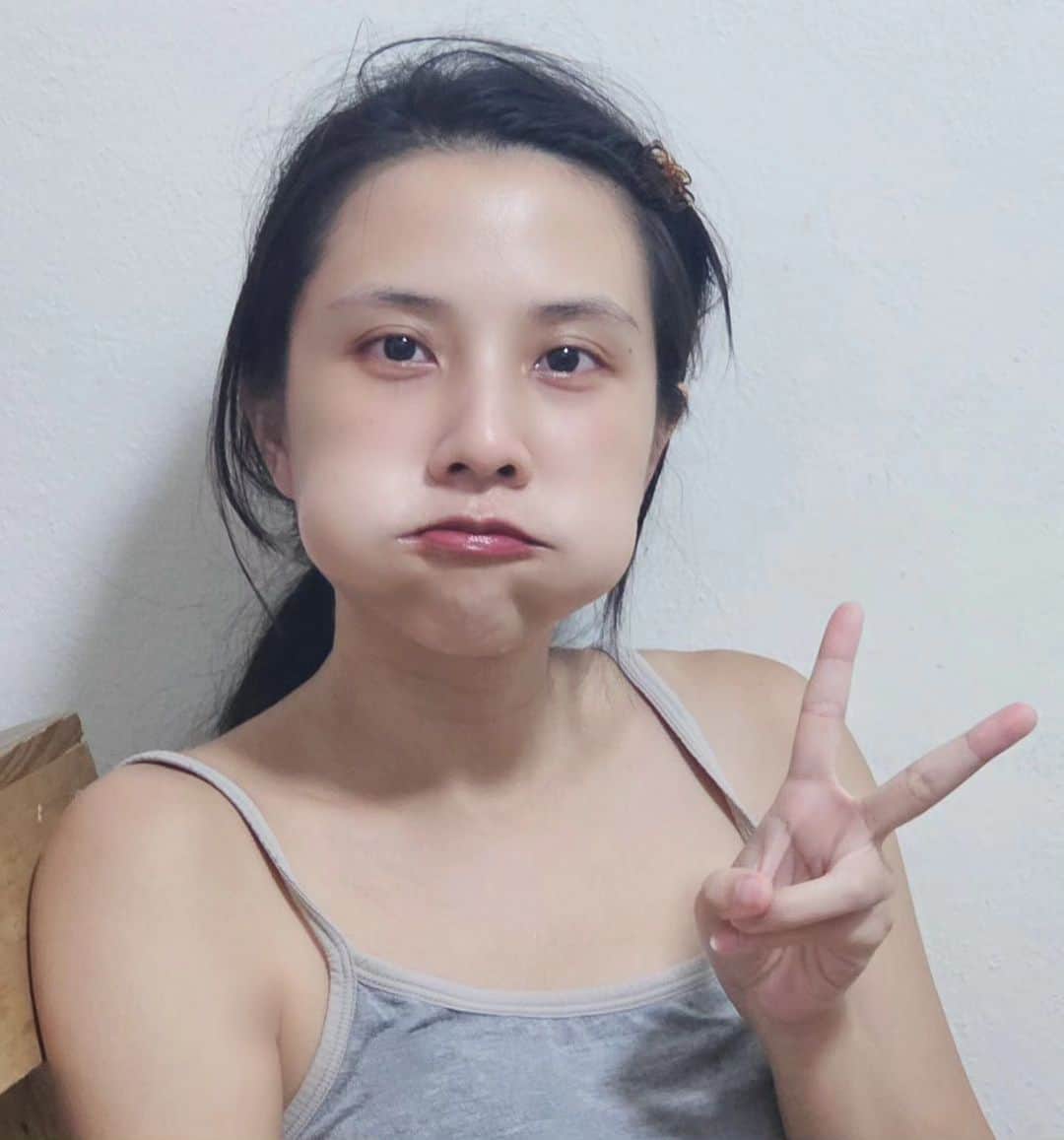 ビーム先生のインスタグラム：「เอาเงาะเข้าไปยัด เพราะอยากรู้ว่าจะเหมือนหนูแฮมสเตอร์หรือเปล่า 😂 ハムスター🐹」