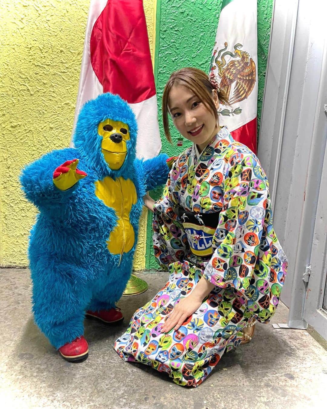 元井美貴のインスタグラム：「今年の夏はケモニートさんにお会いすることができました。 ケモニートさんに会いたい！という思いは、私がメキシコに行く原動力となりました。 私達に夢と元気を与えてくださってありがとうございます。」