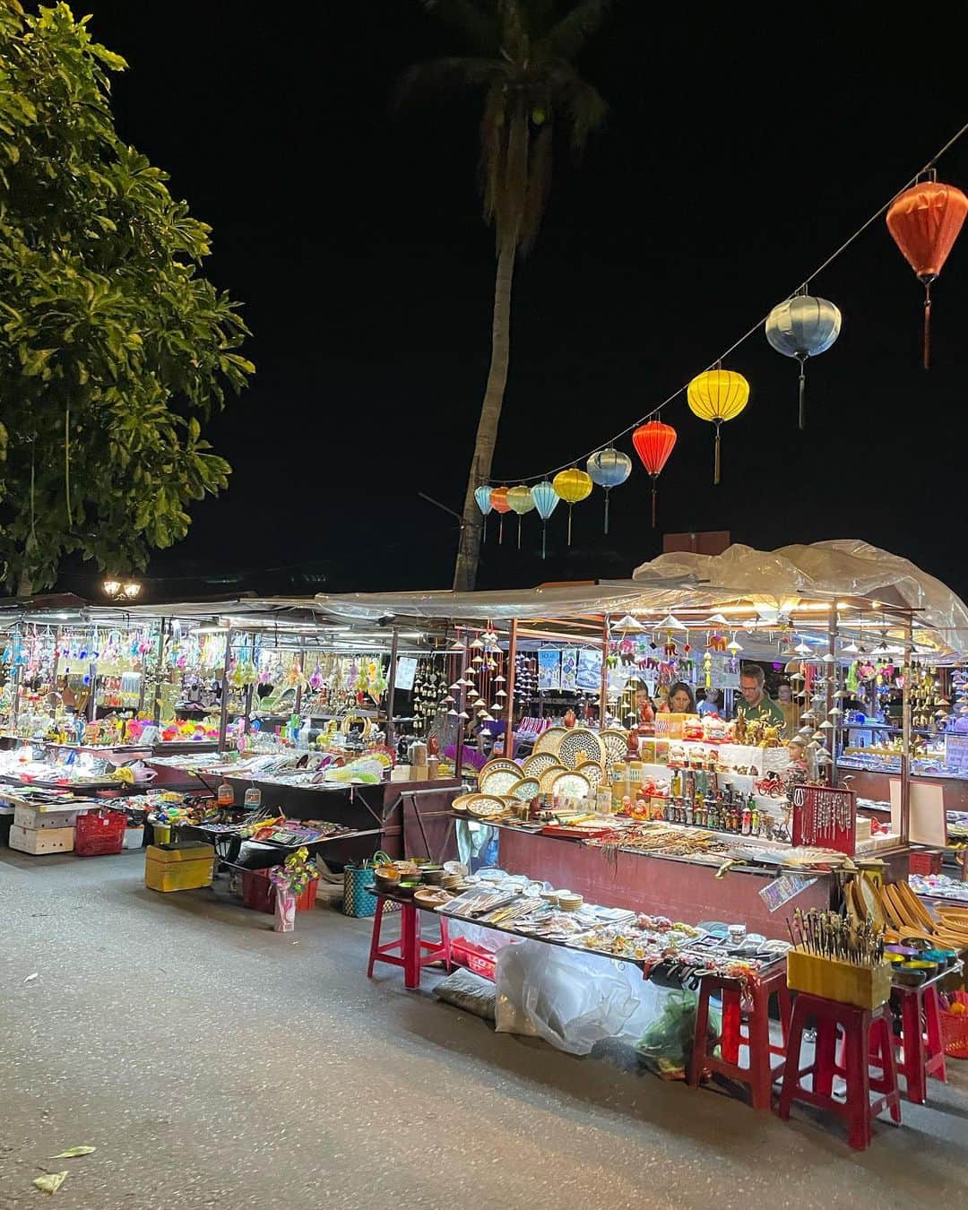 RUUNAさんのインスタグラム写真 - (RUUNAInstagram)「ホイアン旧市街地🇻🇳 ランタンとナイトマーケット🌙  #vietnam #hoian #lanthanum #night  #trip #hộian #việtnam #trip  #ベトナム #ホイアン #ベトナム旅行  #ランタン #ナイトマーケット」9月26日 9時53分 - ruuna_kolme