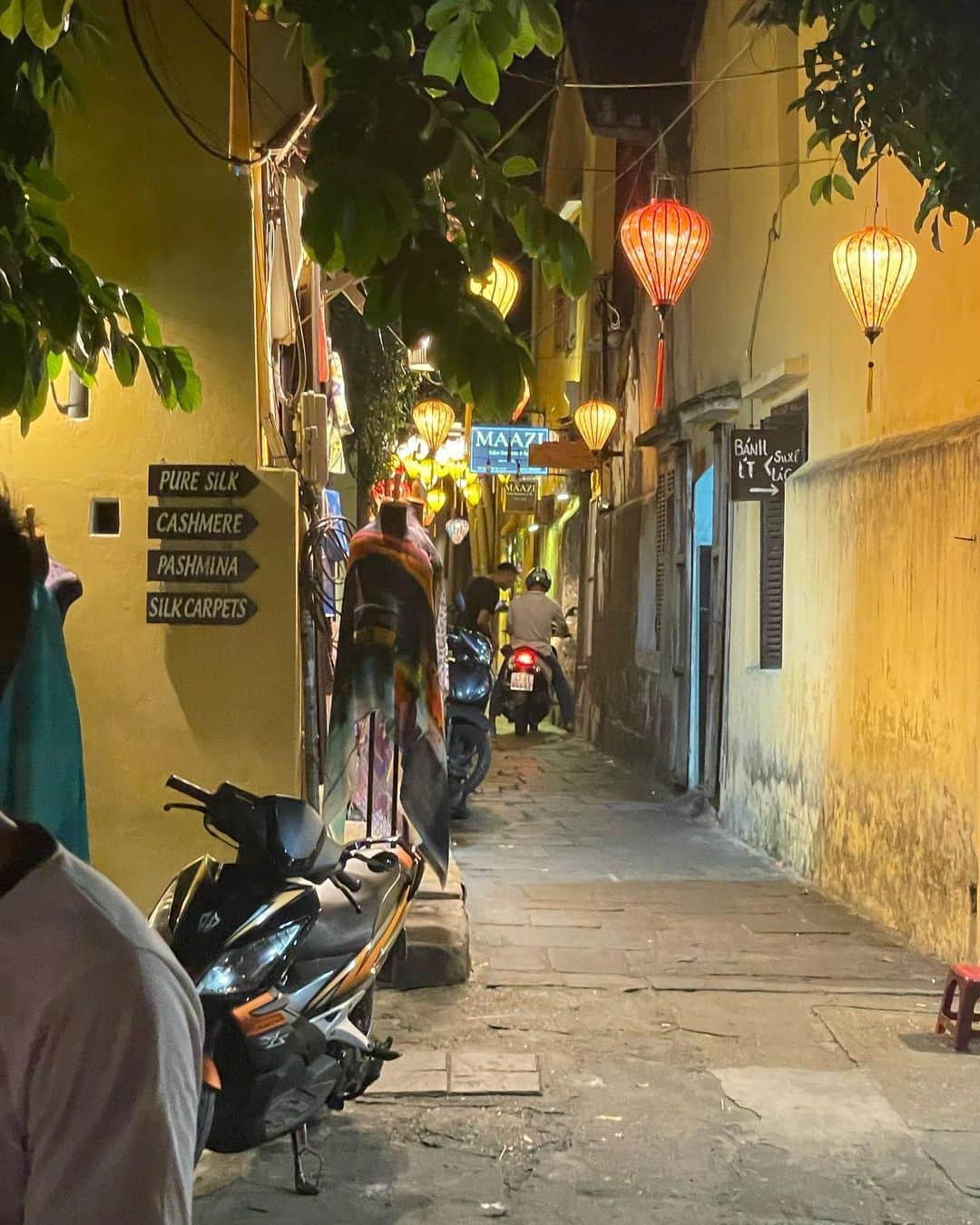 RUUNAさんのインスタグラム写真 - (RUUNAInstagram)「ホイアン旧市街地🇻🇳 ランタンとナイトマーケット🌙  #vietnam #hoian #lanthanum #night  #trip #hộian #việtnam #trip  #ベトナム #ホイアン #ベトナム旅行  #ランタン #ナイトマーケット」9月26日 9時53分 - ruuna_kolme