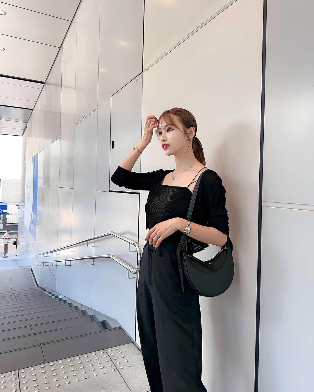 のインスタグラム：「🩶🩶🩶🩶 @royalparty_official   #ロイヤルパーティー #royalparty  #ootd  #ブラックコーデ」