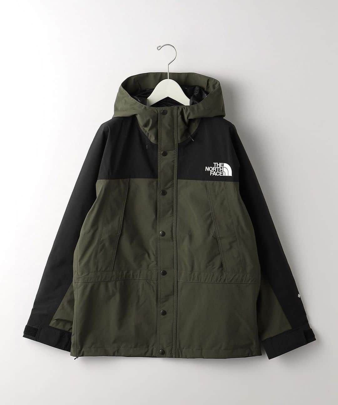 green label relaxingさんのインスタグラム写真 - (green label relaxingInstagram)「秋のアウトドアにもおすすめ！＜THE NORTH FACE＞のアイテムをピックアップ！   レジャーでも街着にも使えるアイテムが多い＜THE NORTH FACE＞の注目アイテムをご紹介します♪   毎年人気のGORE-TEX PRODUCTSを採用したマウンテンライトジャケットや、ビジネスシーンのリュックとしても使えるボルダーデイパックなど、機能性とデザインを兼ね備えたアイテムが盛りだくさんです。     この秋にキャンプなどのアウトドアなご予定がある方、街着としても使えるアクティブなウェアをお探しの方はぜひチェックしてみてください！     ■＜THE NORTH FACE＞マウンテンライトジャケット シェルジャケット ¥41,800 No:32254993465   ■＜THE NORTH FACE＞ボルダー デイパック ¥17,600 No:32324991471   ■＜THE NORTH FACE＞バーブ キャップ ¥6,050 No:32384991955   ■＜THE NORTH FACE＞インサレーションボンバージャケット ブルゾン ¥27,500 No:32254993478   ■＜THE NORTH FACE＞ロングスリーブバックスクエアロゴティー Tシャツ ¥6,380 No:32124992792   ■＜THE NORTH FACE＞テックエアースウェットワイドフーディ パーカー ¥14,300 No:32124992774   ■＜THE NORTH FACE＞グラニュール ウエストバッグ ¥6,270 No:32324991444       #greenlabelrelaxing  #グリーンレーベルリラクシング #glr23aw #メンズファッション     #THENORTHFACE #ザノースフェイス #ノースフェイス #マウンテンライトジャケット #アウトドアアイテム #メンズアウトドア #アウトドアミックス #アウトドアコーデ #シェルジャケット #ゴアテックス #GORETEX #デイパック #リュック #メンズリュック #通勤バッグ #PCリュック #ブルゾン #ジップブルゾン #パーカー #グラニュール #ウエストバッグ  #ロゴアイテム  #大人男子 #ロゴTシャツ #機能性ウェア」9月26日 10時06分 - ua_greenlabel