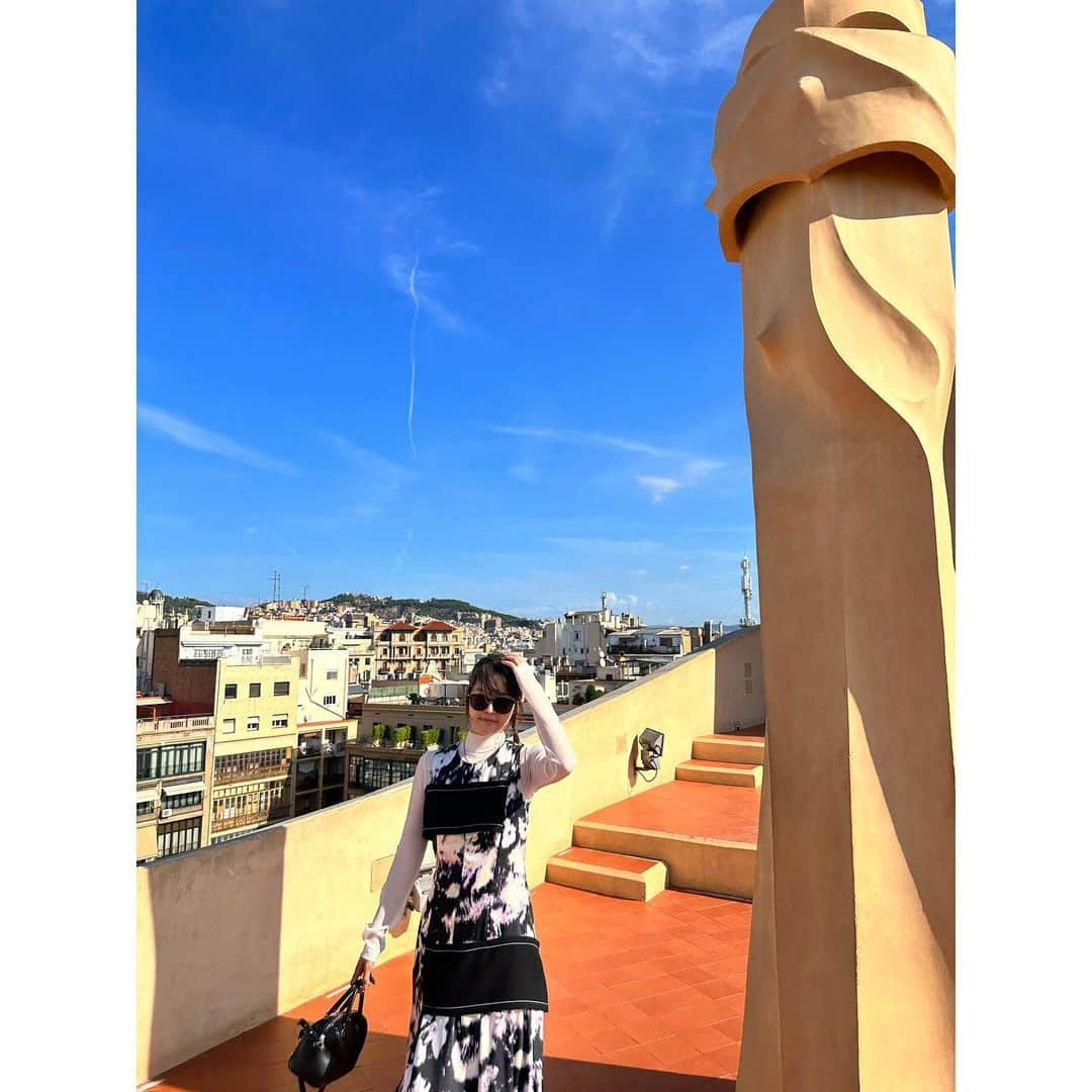 久代萌美さんのインスタグラム写真 - (久代萌美Instagram)「☺︎ Barcelona🇪🇸 ガウディ巡りの一日  帰国しました🇯🇵 旅の様子をちょこちょこ載せていきます📷✨」9月26日 10時06分 - kushiro_moemi