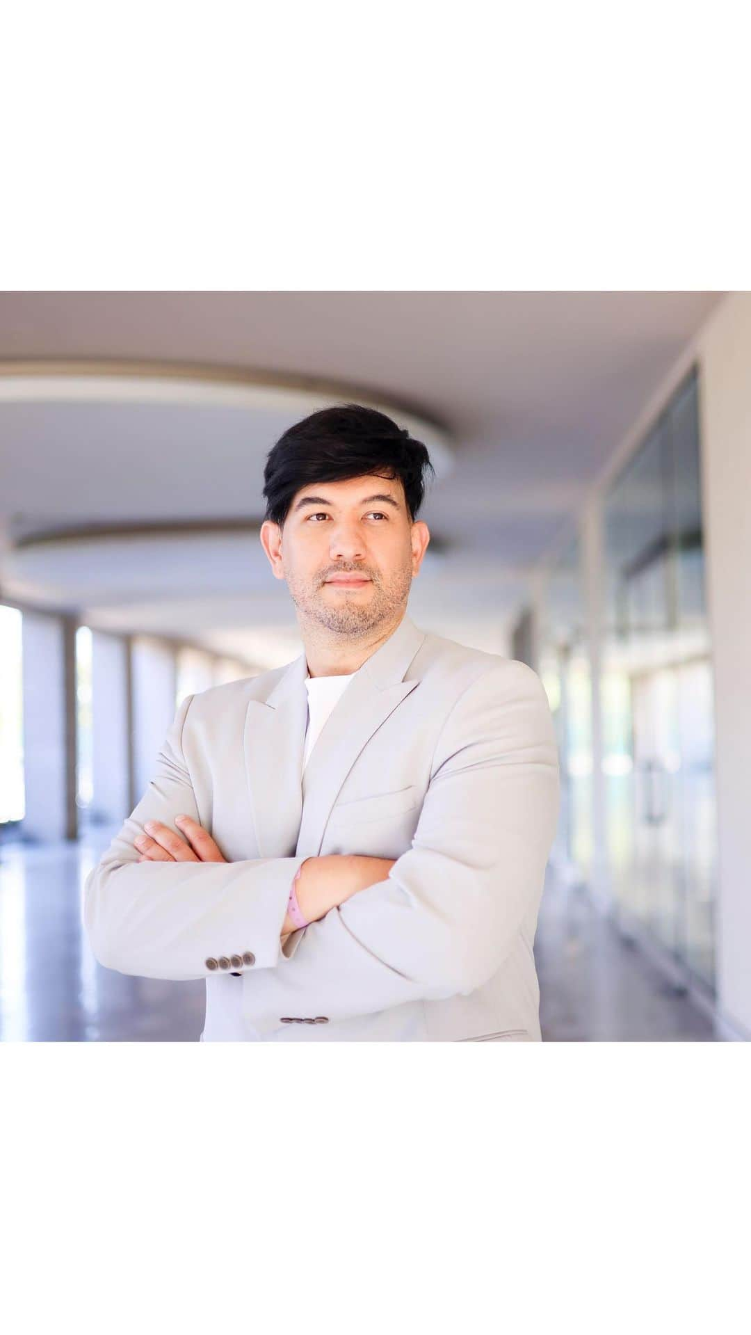 ARIIX Officialのインスタグラム：「Meet Fernando Swartz #PartnerCo VP of Research & Development    🎓 Degrees in nutrition, food science, food safety, quality & cosmetic science  🧪 Developed 100s of products from supplements to personal care  🛡️ 17 years’ experience in the health & wellness industry   #ResearchandDevelopment #HealthIndustry #WellnessIndustry #PersonalCare」