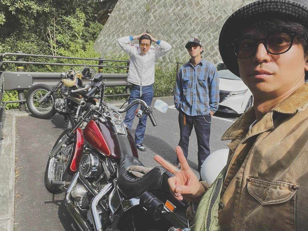 平田裕一郎さんのインスタグラム写真 - (平田裕一郎Instagram)「おはようございます。 奥多摩まで蕎麦食べツーリング。 天気も良くて、 涼しくて最高のツーリング日和でした！ バイクシーズン到来！！ 次はどこ行こうか！！  #ツーリング  #奥多摩  #牧田哲也 #小沼将太 #平田裕一郎 #ハーレーダビッドソン  #harleydavidson  #fxs #ショベルヘッド  #ソフテイル  #蕎麦 #actor  #野郎 #仲間」9月26日 10時04分 - yuichiro_hirata