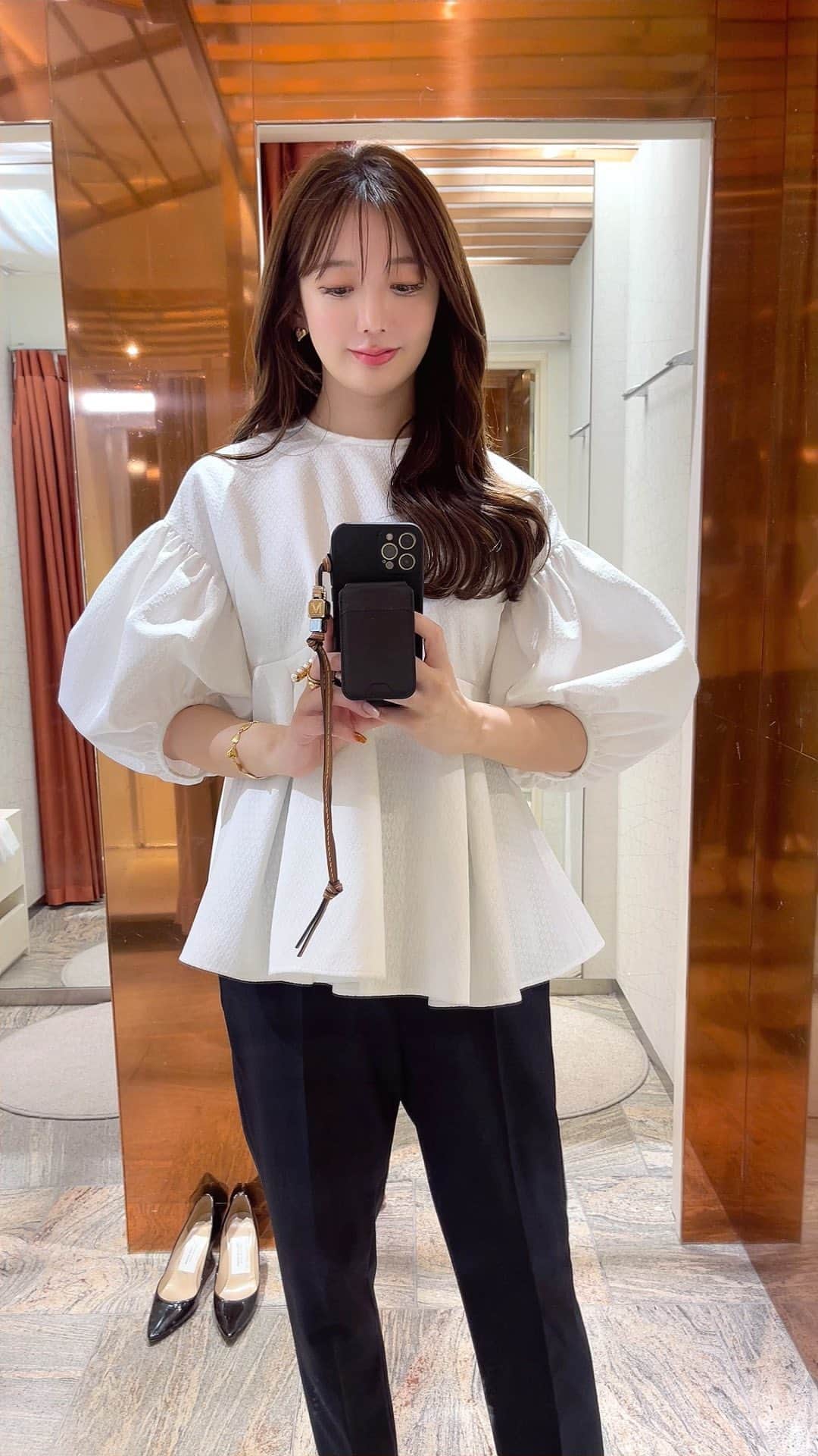 のインスタグラム：「ISETAN SHINJUKU POPUP STORE Day7 最終日 本館2F センターパーク/ ザ・ステージ＃２ 9/20(wed)- 9/26(tue) 10:00-20:00 ⠀ 私は終日店頭にいます☺️ もし居なければスタッフにお声がけ下さい🙏🏻✨」