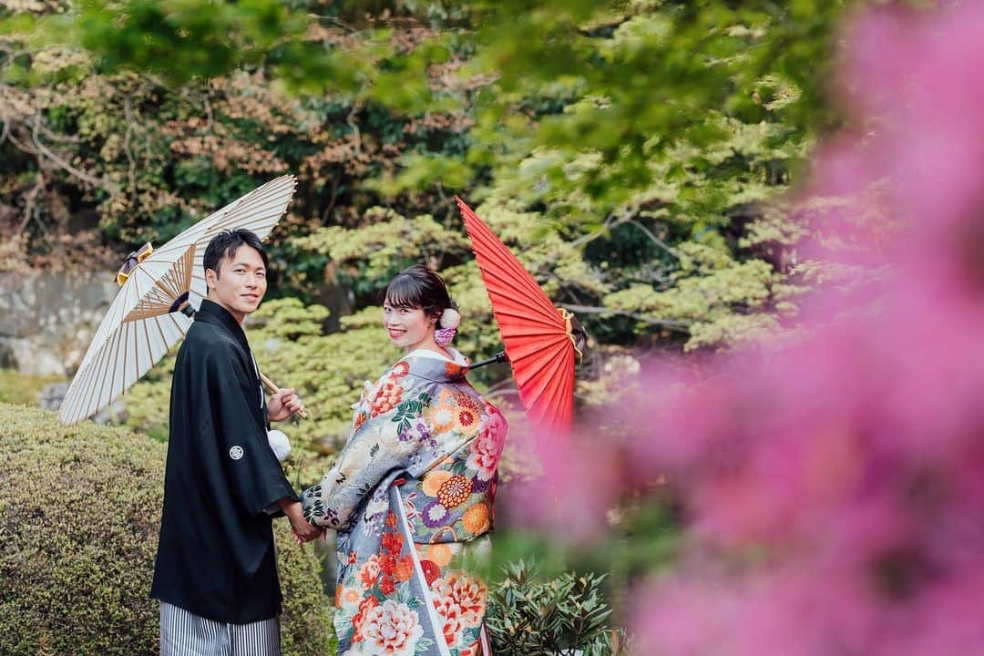 【公式】 京都セントアンドリュース教会のインスタグラム：「#和装ロケーションフォト  #結婚式 の時は外せない#前撮り プランです。  @kyoto_st.andrews_church   ーーーーーーーーーーーーーーー 京都セントアンドリュース教会 京都府京都市中京区御幸町通三条下ル海老屋町321 TEL：（075）241-1118 MAIL： post@st-andrews.jp 営業時間：11:00-17:00 定休日： 火水曜（祝日を除く）  #京都セントアンドリュース教会 #タガヤブライダル  #タガヤ #tagaya #プレ花嫁 #花嫁準備 #ドレスショップ #フォトウェディング #婚礼写真 #関西花嫁 #大阪花嫁 #関西前撮り #京都花嫁 #京都前撮り #京都結婚式 #チャペル #チャペルフォト #チャペル挙式  #和装前撮り #和装ロケーション #和装ヘア #和装ロケーションフォト #洋髪 #紋付袴 #和装小物」