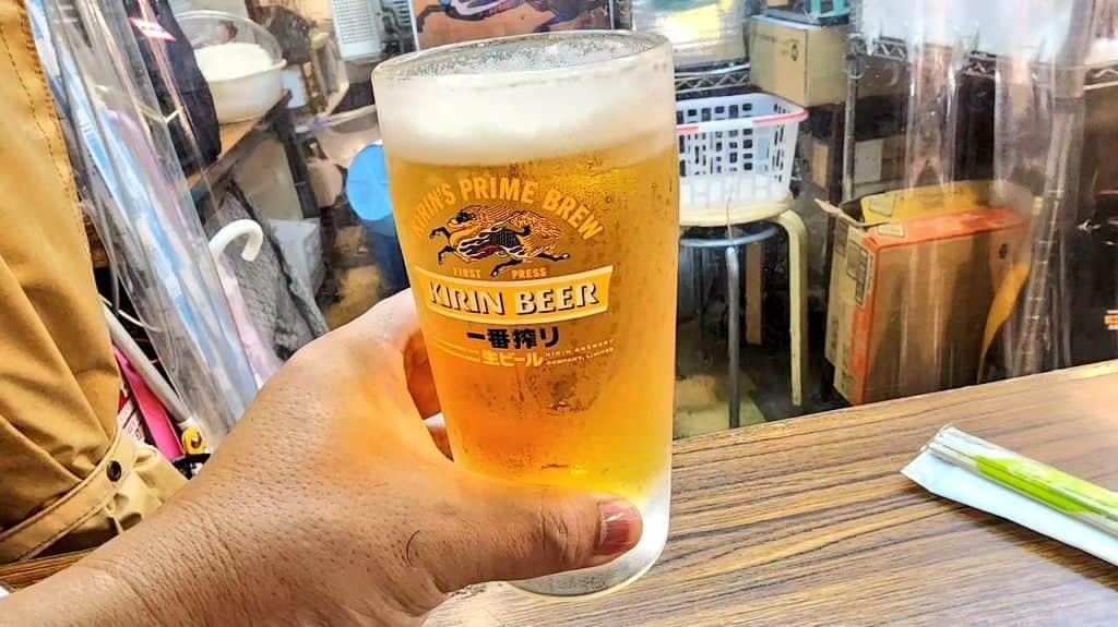 ケニチさんのインスタグラム写真 - (ケニチInstagram)「最強の広場で鰹呑み🍺 鰹美味しすぎてめっちゃ食べてるし‼️ 後日動画でアップさせて頂きます✨ #高知　#ひろめ市場　#ビール」9月26日 10時41分 - kenichiosaka