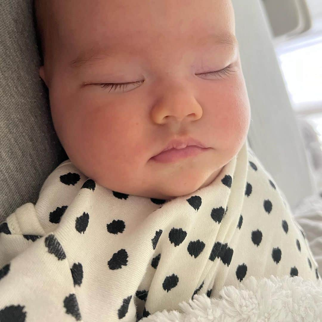 ティア・ブランコさんのインスタグラム写真 - (ティア・ブランコInstagram)「Happy #nationaldaughtersday my little Honey dew melon 🍯🍈 Mommy is overwhelmingly in love & obsessed with you in every way! 🥹」9月26日 10時39分 - tiablanco