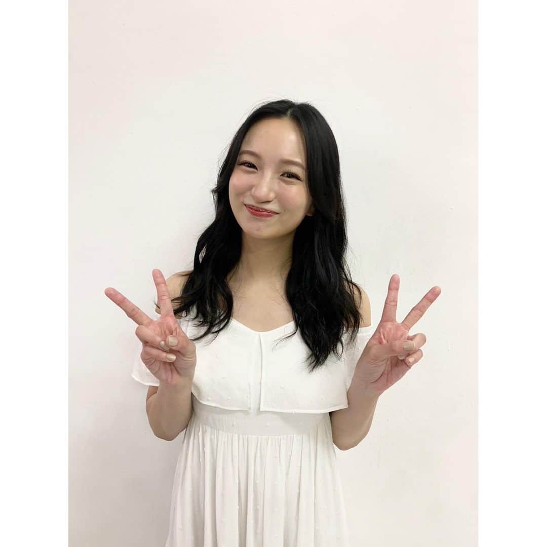 華優希のインスタグラム：「ビジュアル撮影のオフショットです。  こんなや、あんなや、素敵に色々撮って頂きました。ディナーショーにいらして下さった時に、なにかでご覧頂けるものになっていると思います。 どうぞお楽しみに！🐣🫧」