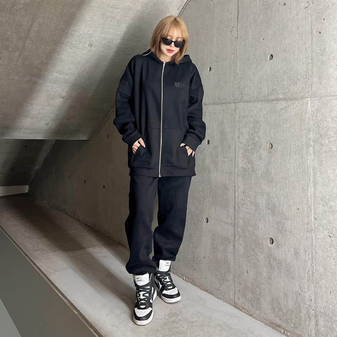 Select Shop MIRROR9さんのインスタグラム写真 - (Select Shop MIRROR9Instagram)「. 9/28(thu)20:00〜 New Arrival  ✔︎Embroidery zip homdie¥16,500(tax in) color/BK GY WH size/M L XL  ✔︎Embroidery short sweat tops¥12,100(tax in) color/BK GY WH size/S M  ✔︎Embroidery sweat pants ¥16,500(tax in) color/BK GY WH size/S M  L  ✔︎ Kid's Embroidery sweat set up/3color ¥8,800(tax in)  ※キッズアイテムは裏起毛ではなく裏毛素材となります。  #MIRROR9 #ミラーナイン」9月26日 10時57分 - mirror9official