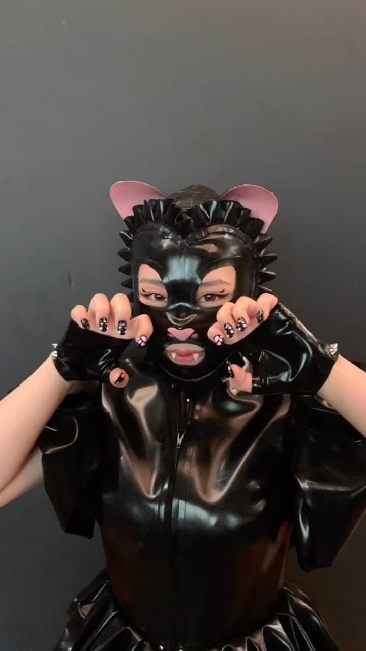 Mei Kawajiriのインスタグラム：「Cat 🐱 nails for @sukeban_world STRAY CAT💖 @pw_jto_t」