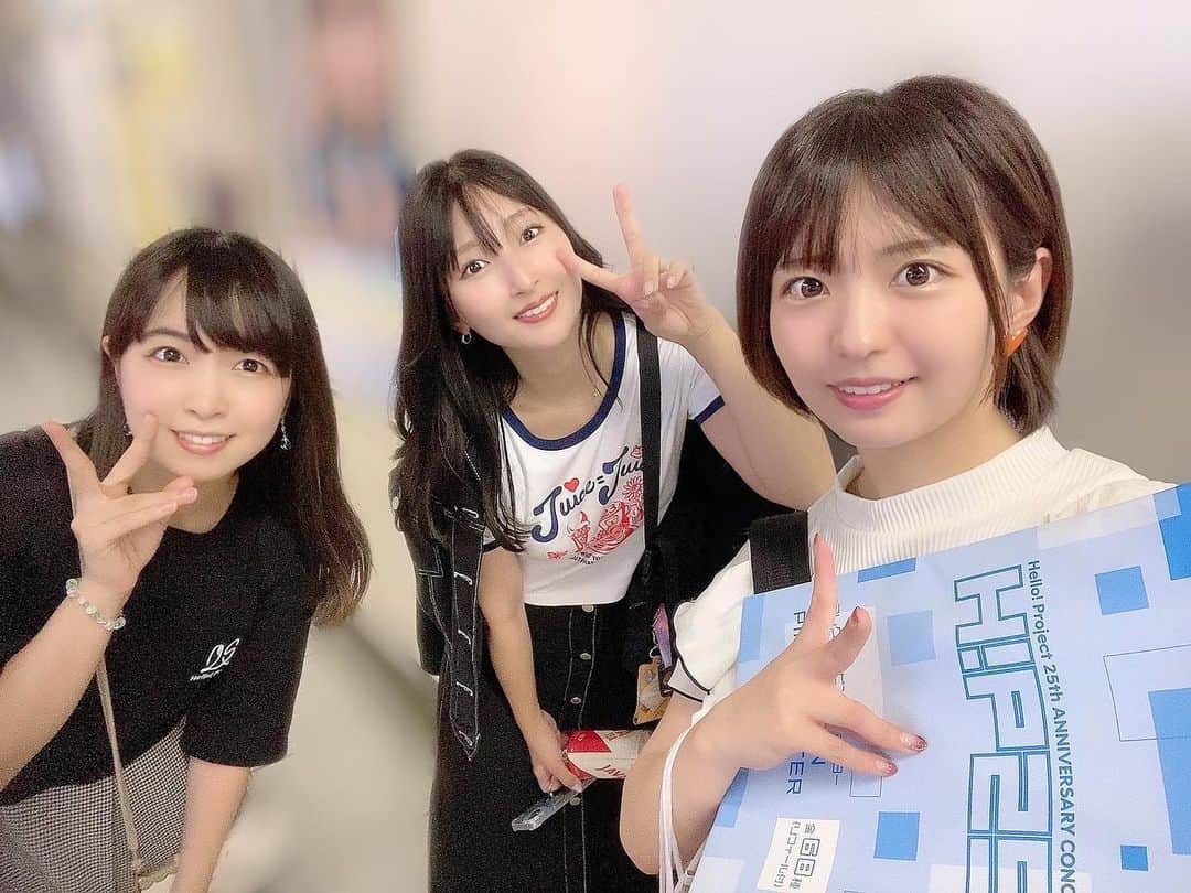 葉月のインスタグラム：「データフォルダ見返しても見返しても私の人生ハロヲタしかしてなさそうなんだけど大丈夫そうかな？心配になってきたよ？ これはハロプロ25周年のコンサートに行った日！ ゆりちゃんとありともちゃん☺️ ゆりちゃんはなんやかんやでとても会います🫶🏻juice現場行ったらいるから🤣 今日もなんてったってハロプロライブのリハで会う！と思う！ たのしみ〜〜〜〜‼️ 私はだぁいすきなjuice=juiceの曲やりますので！ぜひ見に来てね🥺💕 27日(明日)18:30~R'sアートコートです！待ってまーす！最後の練習頑張る〜☺️」