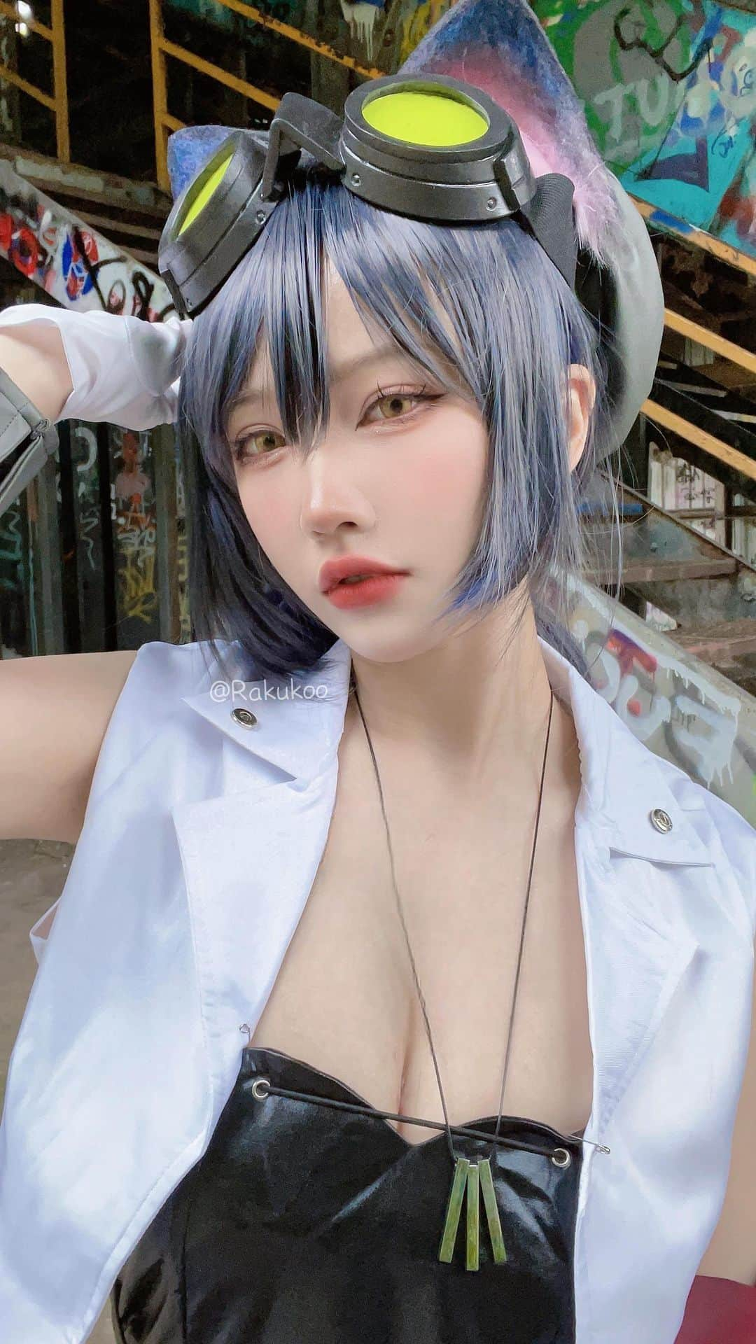 犬神洛洛子のインスタグラム：「A short video of Rockrock 🔧🐈‍⬛👀  #cosplay #arknights #arknightscosplay #コスプレ #アークナイツ #明日方舟」