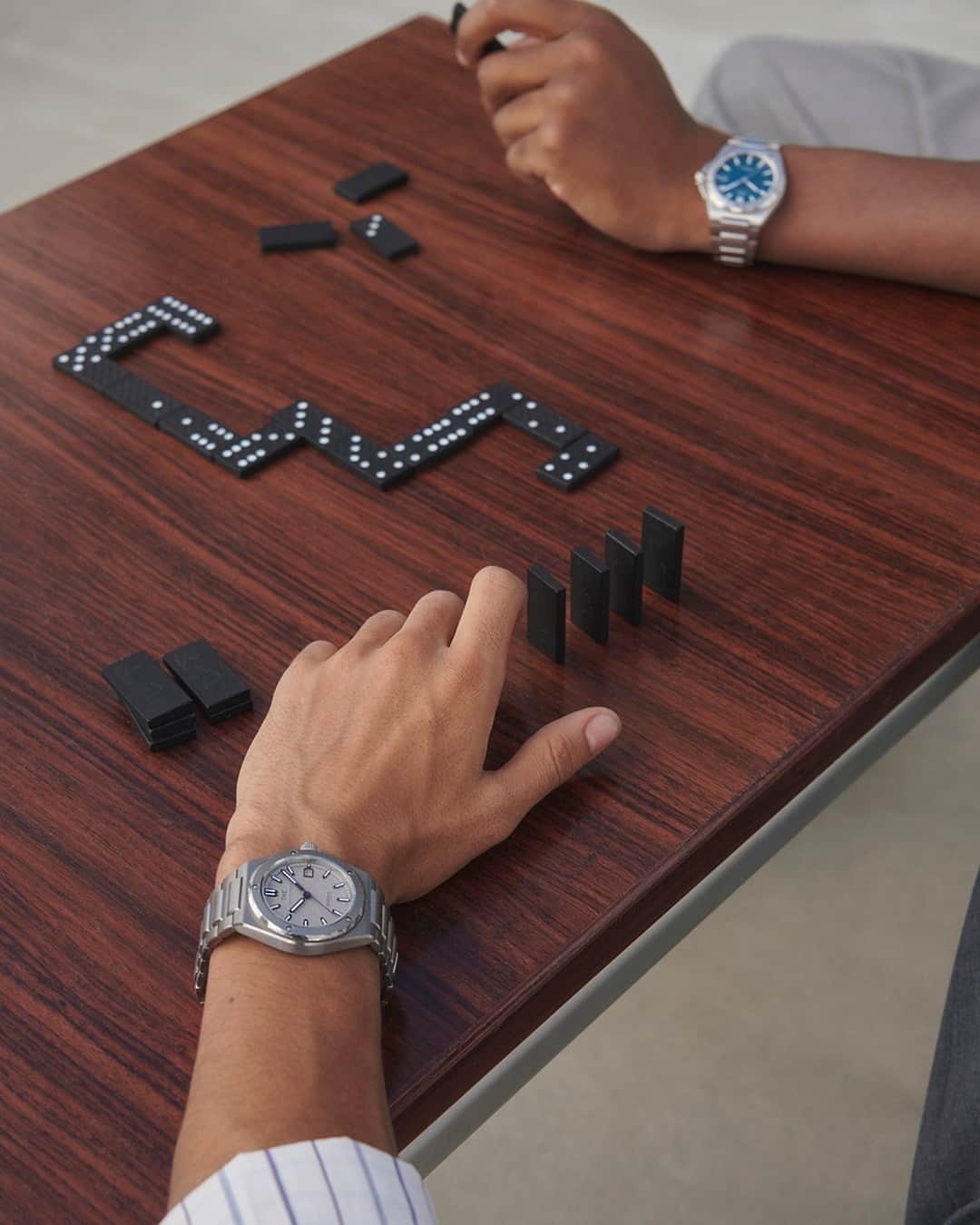 IWCのインスタグラム：「Ergonomics and wearability.  Equipped with cutting-edge movement technology, the Ingenieur Automatic 40 ensures not only remarkable wearability but also a timeless sense of style.   #IWCingenieur| #IWCwatches  🔗Link in Bio   📰 @highsnobiety by Dolapo Ladeinde 📷: Highsnobiety」