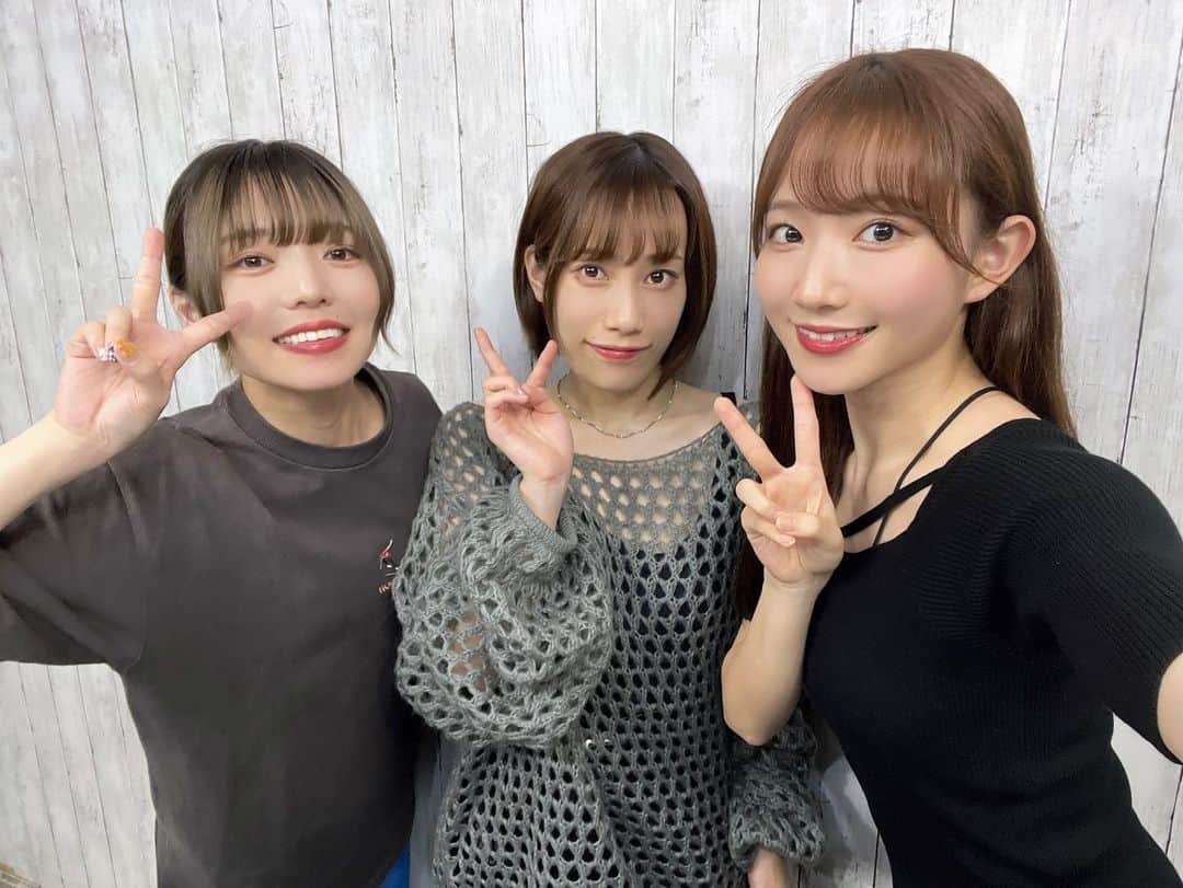 のインスタグラム：「舞台「#かげきしょうじょ!!」 稽古場配信ありがとうございました🌹 山田彩子役 佐々木李子ちゃん 沢田千秋役 和泉風花ちゃん 一緒にお写真撮ったよ〜😚 アーカイブもあるので、ぜひYouTubeでご覧ください✨️ #舞台かげき」