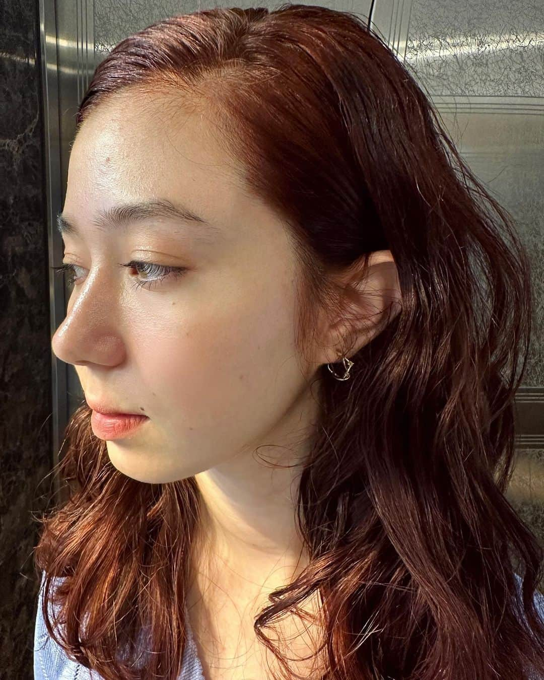 齋藤愛さんのインスタグラム写真 - (齋藤愛Instagram)「ボルドーカラー。生え際は 毛穴から染めると可愛い @hannah__0904 ❤︎」9月26日 21時59分 - ai___saitoo