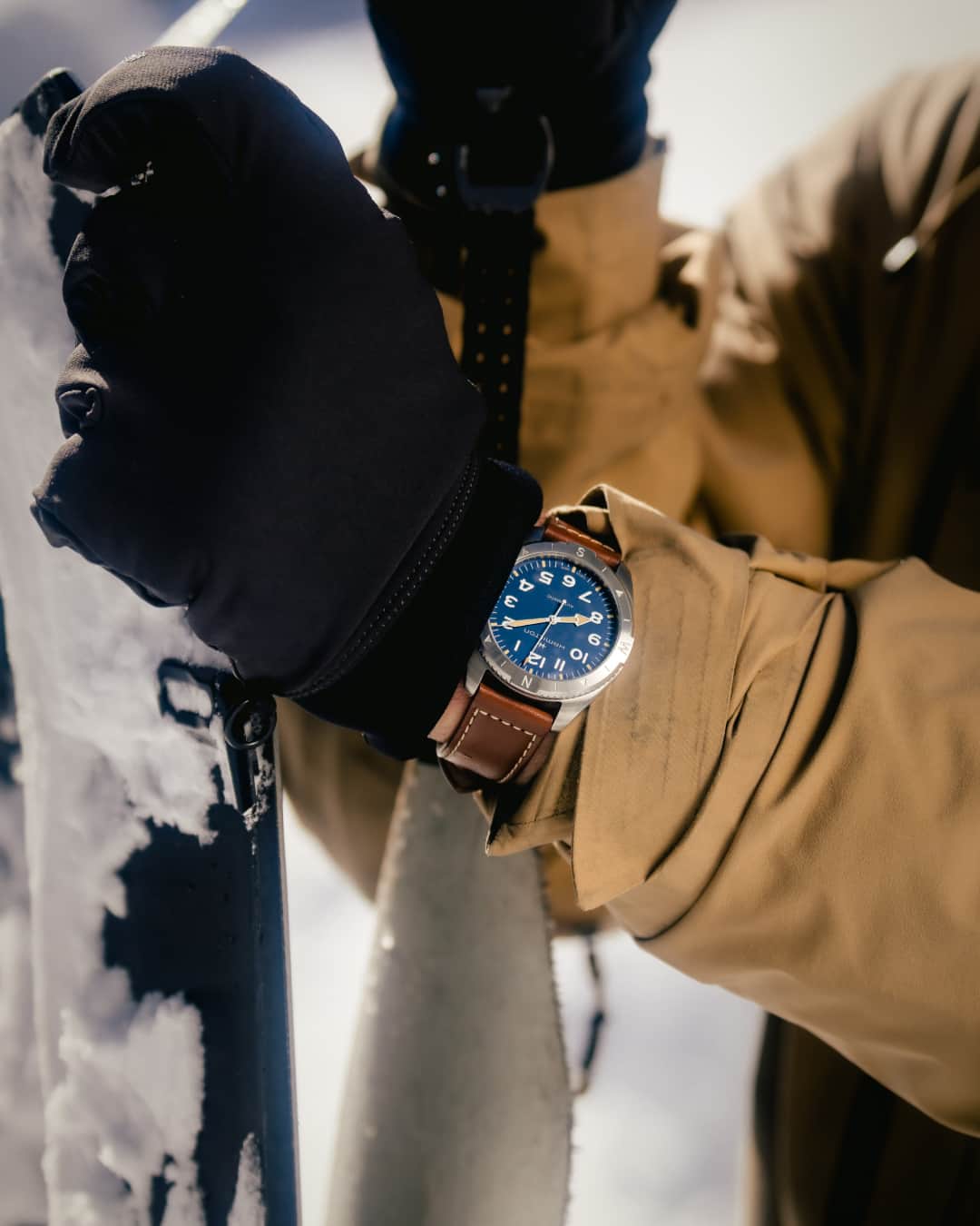 Hamilton Watchさんのインスタグラム写真 - (Hamilton WatchInstagram)「Ready to step out and discover what's beyond the boundaries? Witness the evolution of our Khaki Field collection with the Khaki Field Expedition line, trek-ready timepieces equipped with a compass bezel to guide you to even the most remote destinations.  #hamiltonwatch #stepoutside #expedition #new #adventureawaits」9月26日 22時00分 - hamiltonwatch