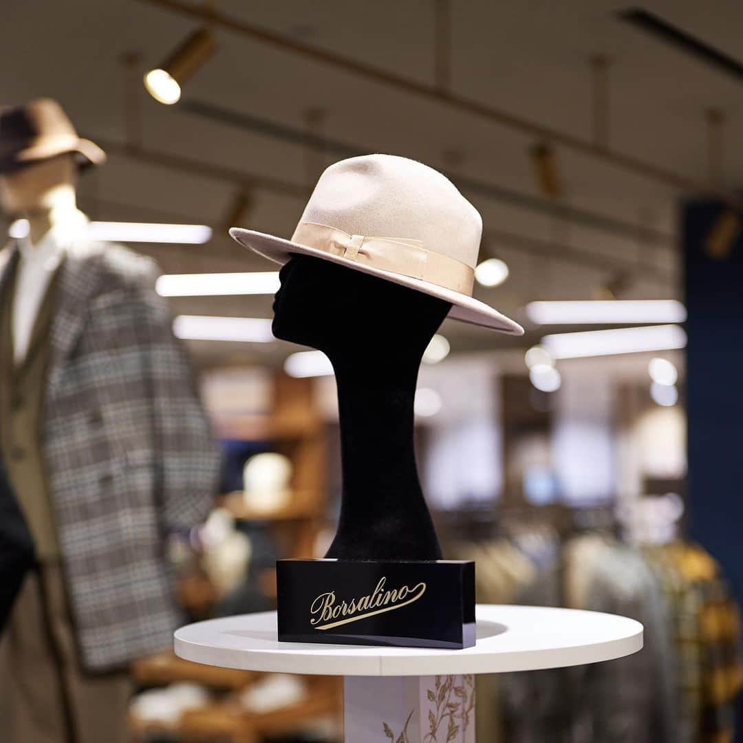 ボルサリーノのインスタグラム：「Pop-In to our new #Borsalino #popup #boutique in #Turin #Rinascente, opening for #Limitedtimeonly. Premiere the #fw23 highlighted display of new season iconic & contemporary mens collection styles. We look forward to welcoming you to experience our #MadeinItaly corner on the prestigious 2nd accessories floor. Exclusively opening from Sept 14th thru Sept 30th, 2023!   @Rinanscente Torino Borsalino PopUp sept. 14th-30th, 2023 2nd Floor Via Giuseppe Luigi Lagrange 15 #Turin Italy   www.borsalino.com www.rinascente.it   Ph @helmutberta  #borsalinoworld #popupboutique #Premium #Piemonte #bestinclass #iconicaccessories #Hatlovers #Menshats #MadeinItaly #craftsmanshipmatters #felthats #fedoralover #Borsalinoafedora #Forhim #Rinascente #limitedtimeonly #mensaccessories #shoppingdestinations #newboutiques #popin #creativeretail #limitededition #retailexperience #rinascentetorino」