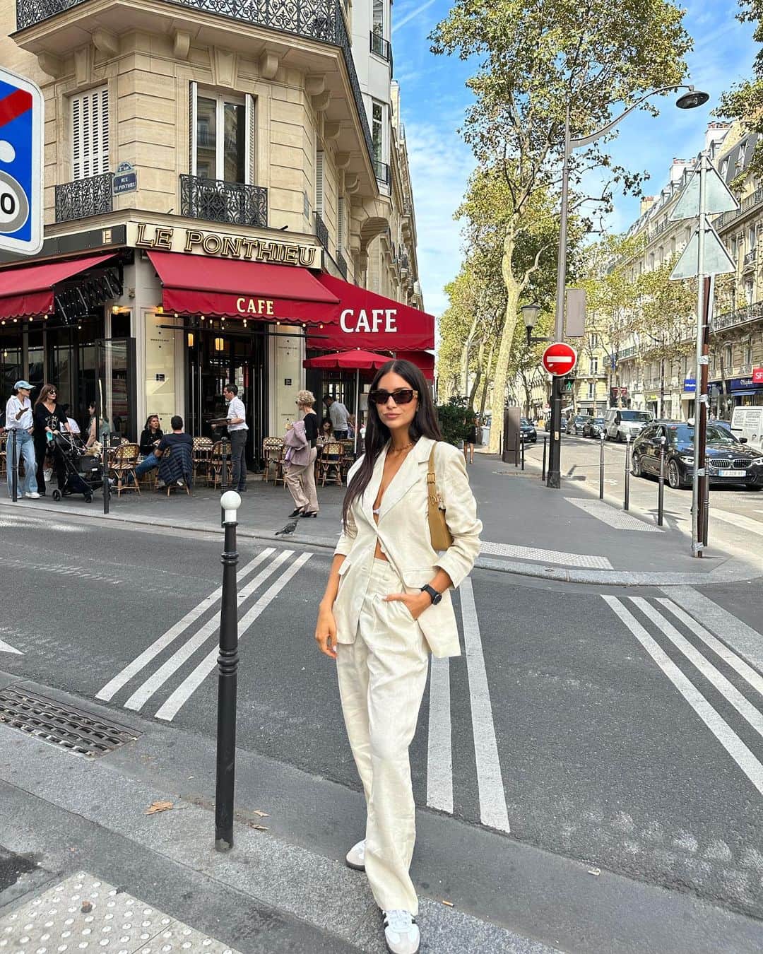 サイラ・ナラのインスタグラム：「Bonjour París 🇫🇷♥️」
