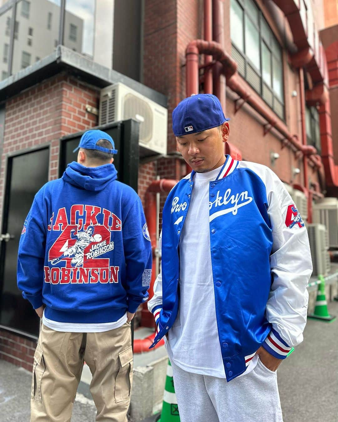 GROW AROUNDさんのインスタグラム写真 - (GROW AROUNDInstagram)「#growaroundnewarrivals  MITCHELL & NESS  LEGENDS SATIN JACKET & HOODY アフリカン アメリカン初のメジャー選手として数々の偉業をもつJACKIE ROBINSONを讃えたアイテムになっています。 彼の背番号である#42 は全球団の永久欠番になっています。」9月26日 20時28分 - growaround