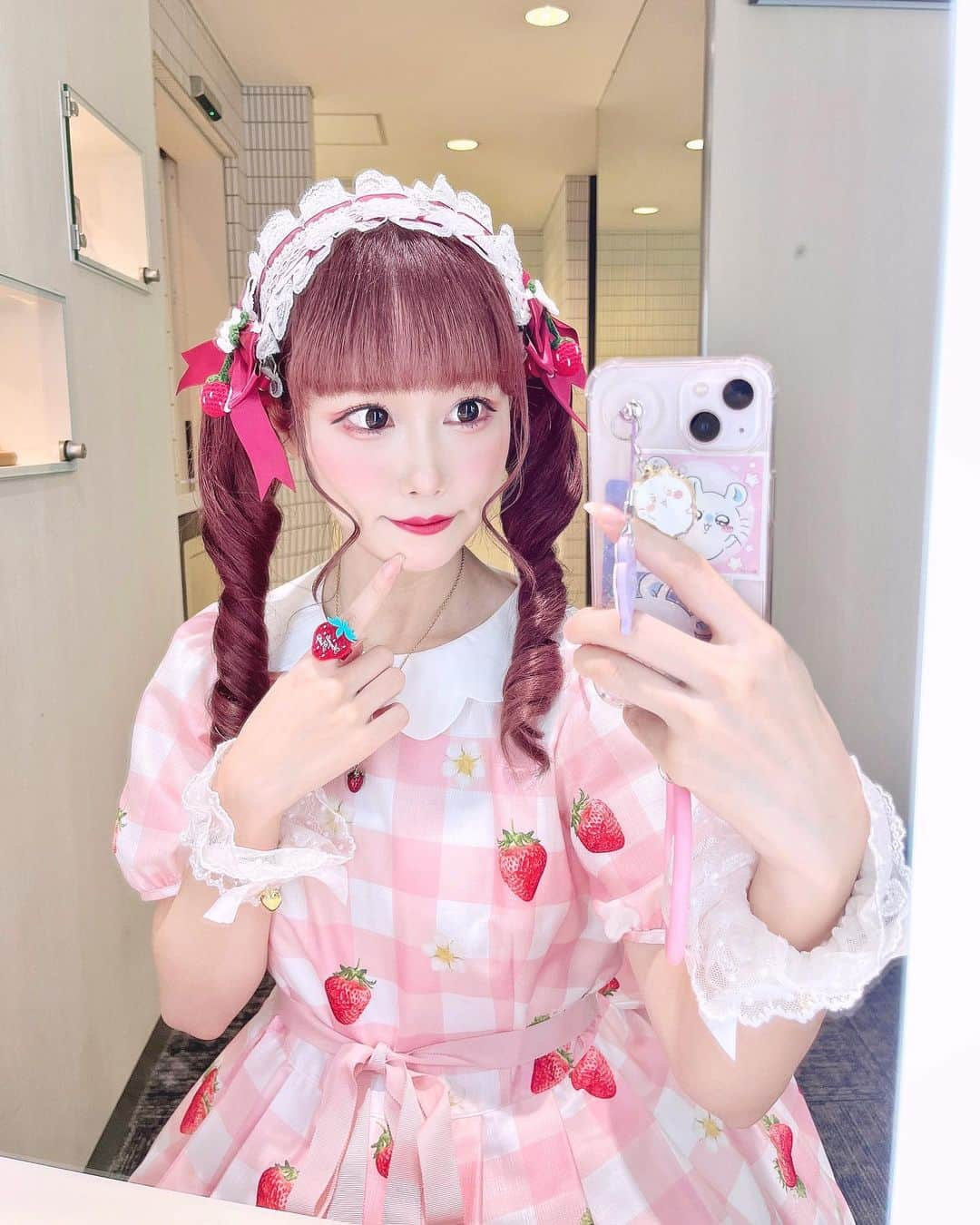 雨宮真梨子のインスタグラム：「⁡ ⁡ いちごちゃん🐰🍓🎀 ⁡ ギンガムイチゴ柄のワンピースに 縦巻きツインテール🎀🩷💕 小物もいちごで揃えた🍓🍓🍓 ⁡ 可愛い〜〜(˶> <˶)♡♡？？ ⁡ ⁡ ⁡ ⁡ ⁡ ⁡ #emilytemplecute #エミキュ #エミリーテンプルキュート #いちご #いちご柄 #ツインテール #ロリータ #ロリータファッション #ロリータ服 #ロリータコーデ #ロリィタ #ロリィタファッション #ロリィタコーデ #ロリィタさんと繋がりたい #kawaii #japaneseculture #kawaiigirl #kawaiifashion #kawaiistyle #kawaiidesu #kawaiicute #japanesegirl #babythestarsshinebright #ベイビーザスターズシャインブライト #angelicpretty #アンジェリックプリティ #ヘアアレンジ #可愛い女の子 #ツインテールアレンジ」