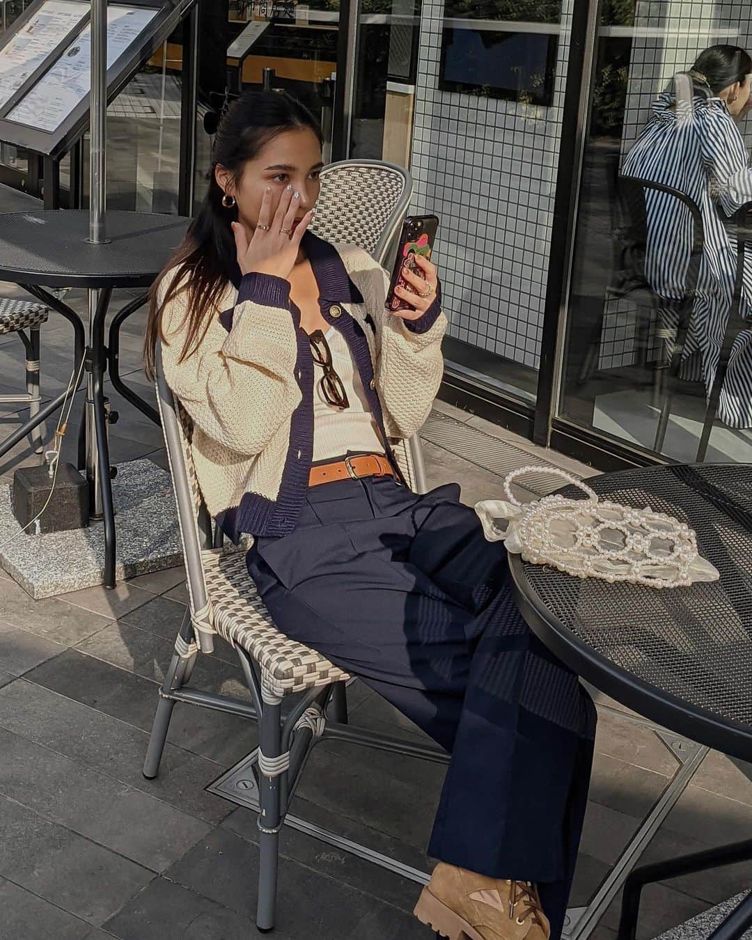宮川由衣子さんのインスタグラム写真 - (宮川由衣子Instagram)「. ここで一句。 カーデちゃん　なぜにこんなに　かわいいの #2点  こちらのネイビーはもう完売しておりますが BLACKとIVORYはまだござるよ☺️❤️💓 . サングラスは @sadeyewear 🕶️✨ #fashion #outfit #ootd」9月26日 20時36分 - yuiko_miyagawa