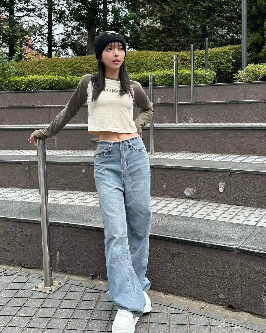 平尾優美花（ゆみちぃ）さんのインスタグラム写真 - (平尾優美花（ゆみちぃ）Instagram)「@shein_japan 購入品。 このデニムが超超超超HIT❤️‍🔥❤️‍🔥 履きやすさとシルエットが好みすぎてお気に入りデニムにランクインしました🫶🏻  クロップド丈が可愛いトップスも一気に今っぽくなるね🌵  商品番号⬇ 17786811 11664735  今回も、クーポンコード用意してもらったよ☺︎  クーポンコード：LOVEDAZY271 お買い上げ金額1～5,999円まではセール価格より15%OFF、6,000円以上は20%OFFが適用される。 10月末日まで！  @dazy_fashion #SHEINDAZY#DAZY#SHEINforAll#ootd#148cmコーデ」9月26日 20時38分 - hirao_yumika