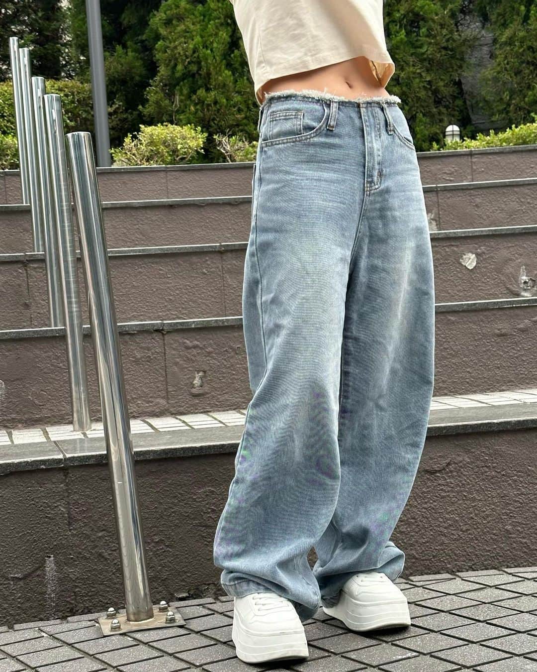平尾優美花（ゆみちぃ）さんのインスタグラム写真 - (平尾優美花（ゆみちぃ）Instagram)「@shein_japan 購入品。 このデニムが超超超超HIT❤️‍🔥❤️‍🔥 履きやすさとシルエットが好みすぎてお気に入りデニムにランクインしました🫶🏻  クロップド丈が可愛いトップスも一気に今っぽくなるね🌵  商品番号⬇ 17786811 11664735  今回も、クーポンコード用意してもらったよ☺︎  クーポンコード：LOVEDAZY271 お買い上げ金額1～5,999円まではセール価格より15%OFF、6,000円以上は20%OFFが適用される。 10月末日まで！  @dazy_fashion #SHEINDAZY#DAZY#SHEINforAll#ootd#148cmコーデ」9月26日 20時38分 - hirao_yumika