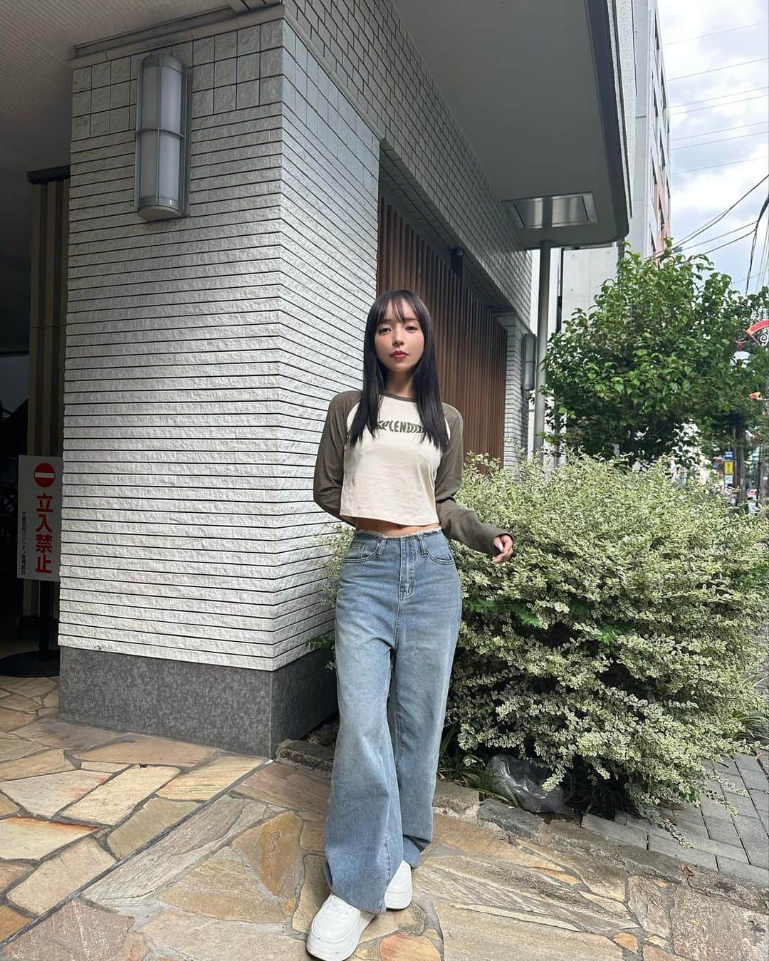 平尾優美花（ゆみちぃ）さんのインスタグラム写真 - (平尾優美花（ゆみちぃ）Instagram)「@shein_japan 購入品。 このデニムが超超超超HIT❤️‍🔥❤️‍🔥 履きやすさとシルエットが好みすぎてお気に入りデニムにランクインしました🫶🏻  クロップド丈が可愛いトップスも一気に今っぽくなるね🌵  商品番号⬇ 17786811 11664735  今回も、クーポンコード用意してもらったよ☺︎  クーポンコード：LOVEDAZY271 お買い上げ金額1～5,999円まではセール価格より15%OFF、6,000円以上は20%OFFが適用される。 10月末日まで！  @dazy_fashion #SHEINDAZY#DAZY#SHEINforAll#ootd#148cmコーデ」9月26日 20時38分 - hirao_yumika