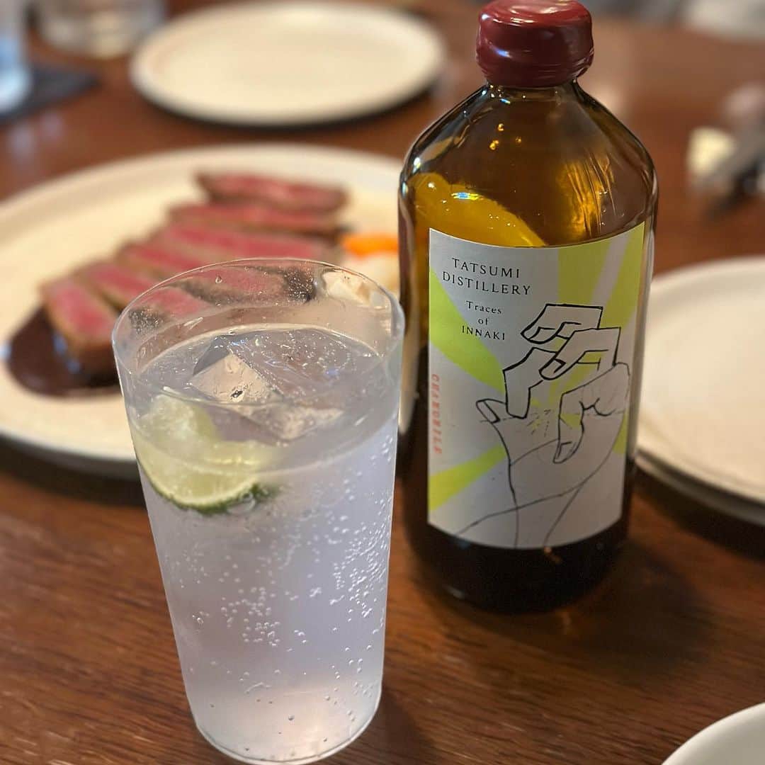 岩崎裕美さんのインスタグラム写真 - (岩崎裕美Instagram)「2023.9 @inandout_osaka   先月の美味しいものを食べる会。  おしゃれーなジン。 見たことない分厚い生ハム。 永遠に飲めるハマグリのスープ。  カツレツのお肉も最高に柔らかくてとろけました🥹  他にも食べたいメニューがたくさん。 また行かねばだ。  腹筋に効くぐらい笑って、久しぶりに笑い泣きもしました🤣  @spicadesign 素敵な会をありがとうございました🫶」9月26日 20時44分 - hiromi_iwasaki