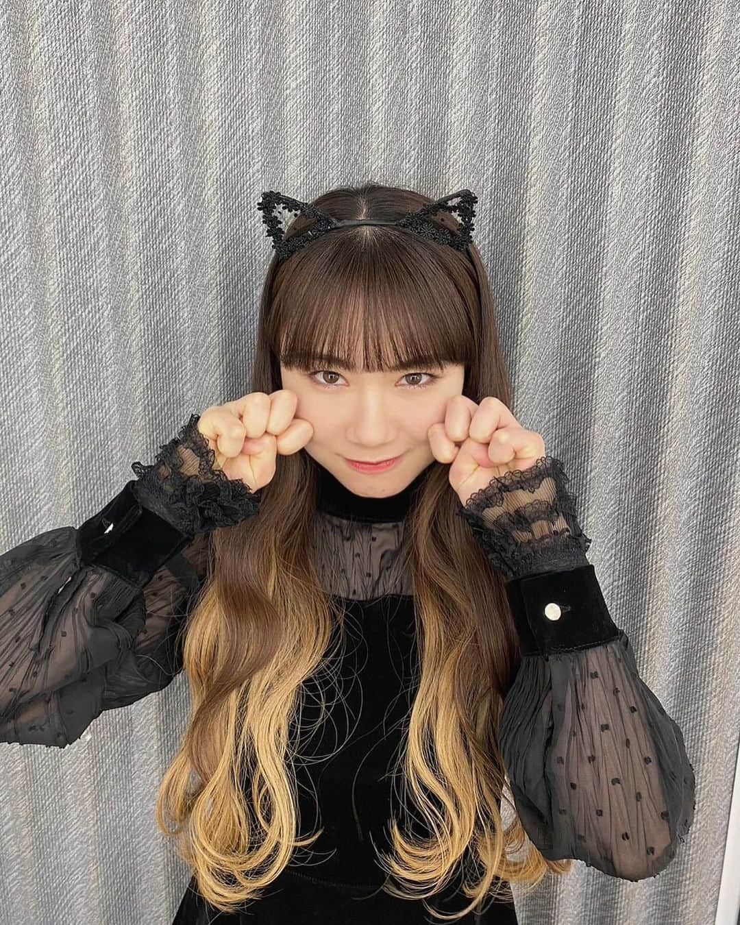 石田亜佑美さんのインスタグラム写真 - (石田亜佑美Instagram)「🐈‍⬛🐈‍⬛🐈‍⬛         #にゃゆみん #ねこみん #🤔💭  #モーニング娘23  #morningmusume23 #石田亜佑美  #これグッズの撮影 #毛先既に懐かし」9月26日 20時44分 - ayumi_ishida.official