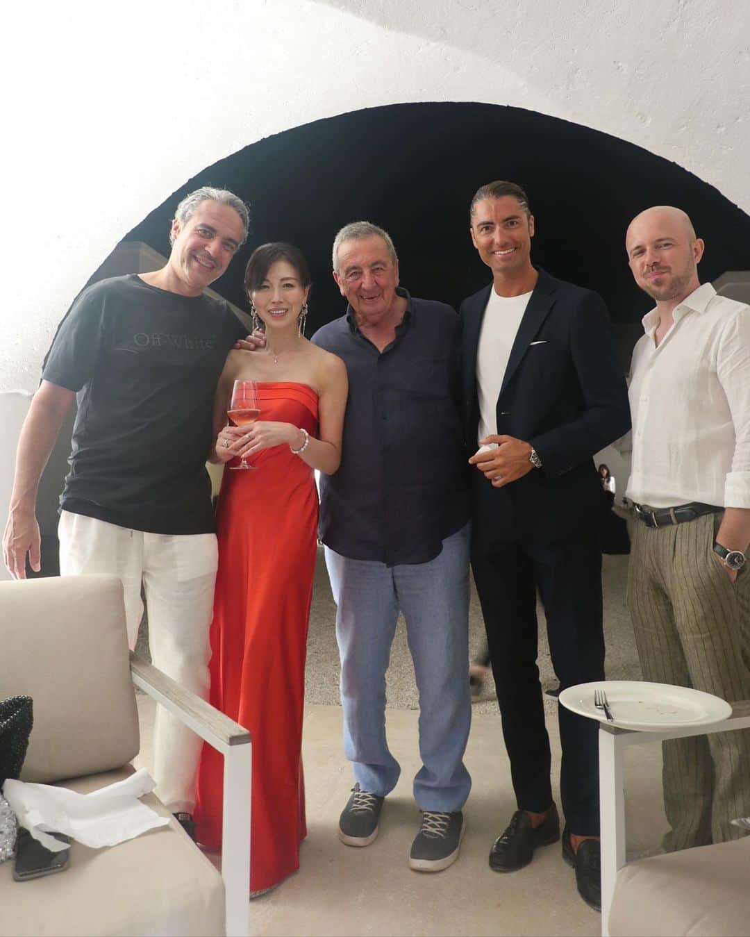ImotoEtsuyo さんのインスタグラム写真 - (ImotoEtsuyo Instagram)「@sanmarzanowines  #presstrip  ・ #お気に入りの写真  ・ ・ @sanmarzanowines  #presstrip  最後の夜のパーティーで ・ ・ 皆様お優しくて… またお会いしたいです。  ・ ・ #パーティー の様子はまた後日 投稿させて頂きます。 ・ #思い出  #写真 #pic  #奇跡の一枚  #貴重な写真  #ありがとうございました  #sanmarzanowines #サンマルツァーノワイン #Puglia #プーリア #italianlifestyle #presstrip #winesharingbeauty #Puglianwine #SanMarzanoWines #CantineSanMarzano ・ 来年日本でも発売予定の #サンマルツァーノの #スパークリングワイン  #calce  #カルチェ　で　#乾杯  ・ #ピアス　➡︎ @thehanybijoux_official  ・  #イタリア  #プーリア州  #イタリア🇮🇹 #robotdance」9月26日 20時39分 - bisuhada