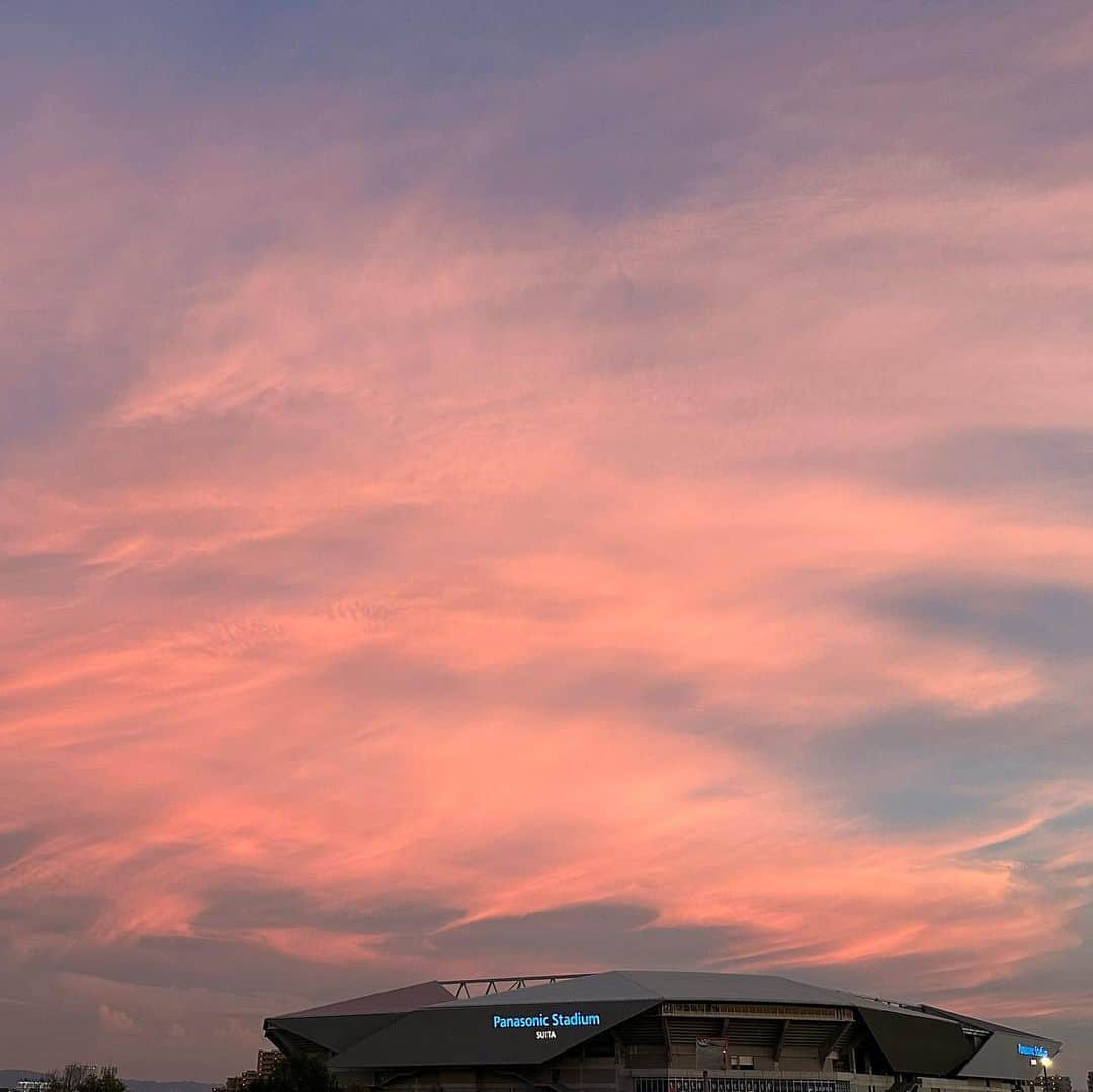 りこのインスタグラム：「パナスタの上に🫶🏻☁️<333🩷  個人チャンネル作るの楽しみ^^ チャンネル名悩むな〜」