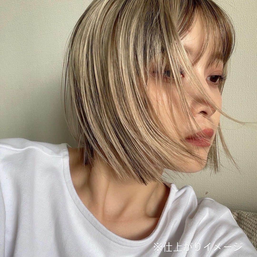 和田えりかさんのインスタグラム写真 - (和田えりかInstagram)「ウェットヘアーにしてみた日~！  使ったオイルは、、 リーゼの質感用スタイリングオイル #ニュアンススタイリングオイル +WET 4番  すこし手に取って髪の毛に馴染ませただけで簡単ウェットヘアーに🥹🫶🏻  ハイトーンだとツヤ感は必ずほしい、 基本モノトーンだから尚更、、、 ウェットスタイルはボブとの相性が いいからすきだし、、私服が モノトーンだらけだからウェット感で よりおしゃれを目指してるよ~🍂🤎  ウェット感は１日残ってるからオススメ◯ オイルはLOFTだけで売ってて １０月からはドラッグストアでも 買えるようになるらしいよ~🛒🖤  寝癖にオイルだけつけても ニュアンスぽくなって スタイリングオイルは欠かせないの🫣  オイル探してる人おすすめだよ〜。🎗️  #PR #リーゼ #サロン質感オイル #ニュアンススタイリングオイル #ヘアオイル #スタイリングオイル #オイルスタイリング #スタイリング剤 #ヘアスタイリング剤」9月26日 20時42分 - _wadaerika