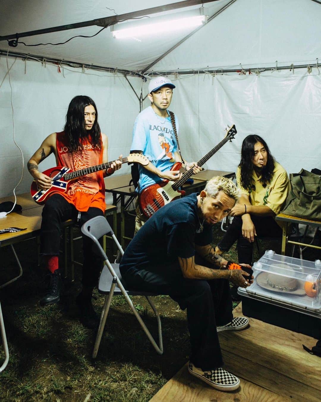 T$UYO$HIのインスタグラム：「. いしがきMUSIC FESTIVAL 2023 いやー最高だった！  直前のKEN BANDがアツいLIVEかましてて え？これトリのLIVEじゃん。 この後やりにくいなぁーwって 思ってたけど  後ろの後ろまでパンパンだし 子供から大人まで楽しんでてくれて すげーLIVEだったな みんな帰らずに待っててくれてありがとね！  主催の黒ちゃんに 「BONEZをトリにして間違いなかった」 ってご機嫌な顔して言ってもらえて 嬉しすぎて…  そして飲みすぎたわw  photo @ysz.photo   #thebonez #いしがきMUSICFESTIVAL」
