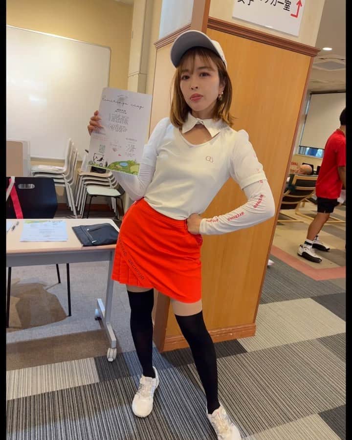板橋瑠美のインスタグラム：「第14回　RUMIRINGO CUP in Osaka  最高でしたぁぁぁ🩷 ご参加くださった皆様全員とお写真撮らせていただきました！！✨✨ ⁡ ⁡ ⁡ 今回、今月心斎橋にオープンしたばかりの無添加の心斎橋プリンの社長さんがご参加くださったんでさが、 ⁡ 全員参加賞として、なんと全員分に、 ⁡ 3,000円分高級プリンチケットのご協賛をいただきました✨✨😍太っ腹すぎる🥹 ⁡ @shinsaibashi_pudding ⁡ ありがとうございました！！！ ⁡ ⁡ ⁡ ⁡ そして、同じく全員参加賞として、 ⁡ ガルル珈琲様より ドリップコーヒーパックもご協賛ありがとうございました！！ @garuru_coffee ⁡ ⁡ ⁡ 何より、今回、本当にこの人なしでは成功できなかったです。 ⁡ 集客にかなりお手伝いしてくださった、 幹事に入ってくれた、イケメンりょうじくん！ ⁡ ミナミでBar2件やっているので、大阪の皆様是非是非遊びに行ってみてくださいねー♡ @redsolebar @style_rst ⁡ ⁡ ⁡ ⁡ ⬛︎今回のベストドレッサー賞に、 わざわざ沖縄からお越しくださった、沖縄で生らむ苑を出している播磨社長より、 ラム肉セット&ハリティーのご協賛いただきました！！✨✨ @namaramuen2021 ⁡ ⁡ ⁡ そして私も愛用してる大人気のゴルフウェアブランド ⁡ ⬛︎FR2GOLF 様より、 レディースウェア トップス、スカート、cap @FR2GOLF  ⁡ ⁡ ⁡ ⁡ ⬛︎ミナミで人気なエステサロンGRACE GANG様より、 ⁡ •フェイシャル&痩身ダイエットスペシャルコース1回分無料プレゼント　70000円相当 ⁡ •25000円相当　　メンズ脱毛ビュッフェ⭐︎30分好きな部位を脱毛し放題1回分無料プレゼント ⁡ @grace_gang.529 ⁡ ⁡ ⁡ ⬛︎GENGENより、パリティーセットの パリティー缶ありがとうございました！^ ^ @gengen_ch ⁡ ⁡ ⬛︎78chanのお客様より、牛しぐれ煮と、スイーツをいただきました！^ ^ ありがとうございます！ ⁡ ⁡ ⬛︎でんでんさんより、大阪バラエティーBox&サプライズで時計入りセットいただきました！ ありがとうございました！！ ⁡ ⁡ ⁡ ⬛︎かつきくんより、高価なパーリーゲイツのキャディバッグのご協賛いただきました！ありがとうございました😭 ⁡ ⁡ ⁡ ⁡ ご協賛くださった皆様には心より熱く御礼申し上げます🙇 ⁡ ⁡ ⁡ そして私の自腹で、こっそりLEXUSのCAPとステンレスボトルいれて、 スタバカード12枚買わせていただきました！！♡♡ ⁡ ⁡ ⁡ ⁡ ⁡ 今回もご協賛くださった皆様のおかげでRUMIRINGO CUPが無事に終えることができました！誠にありがとうございます。 ⁡ ⁡ ⁡ ⁡ 年内は残すところ後3会場‼️♡ ⁡ ⁡ ⁡ 11/5  千葉県　　PGM南市原 11/19  長崎県　パサージュ長崎琴海アイランドゴルフクラブ 11/23  宮崎県　　愛和宮﨑ゴルフ倶楽部 ⁡ ⁡ ⁡ 是非是非皆様、心よりお待ちしております！！！！！ ⁡ 旅行がてら是非ご参加ください^ ^！💜 ⁡ ⁡ ⁡ ⁡ ⁡ ⁡ ⁡ ⁡ #RUMIRINGOCUP#ルミリンゴカップ#ゴルフコンペ#ゴルフ女子」