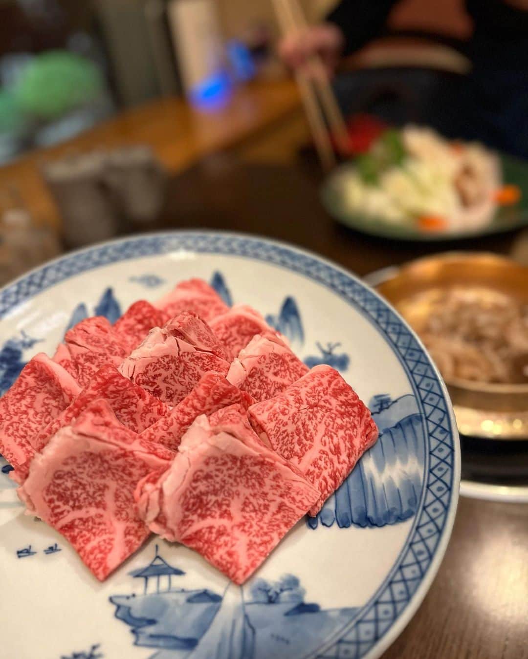 山崎陽子さんのインスタグラム写真 - (山崎陽子Instagram)「米沢2日目 上杉神社にお参りして機屋4軒と民藝館へ。 充実の取材と美味しい食！おしょうしな米沢❤︎ #kimono #置賜紬 #紅花紬 #センパイの着物  #八寸帯好き#流雲文 #洛風林  #冠組 #道明  #紅花染めバッグ#よねざわ新田  なせば成るなさねば成らぬ何事も　 成らぬは人のなさぬなりけり　上杉鷹山」9月26日 20時48分 - yhyamasaki