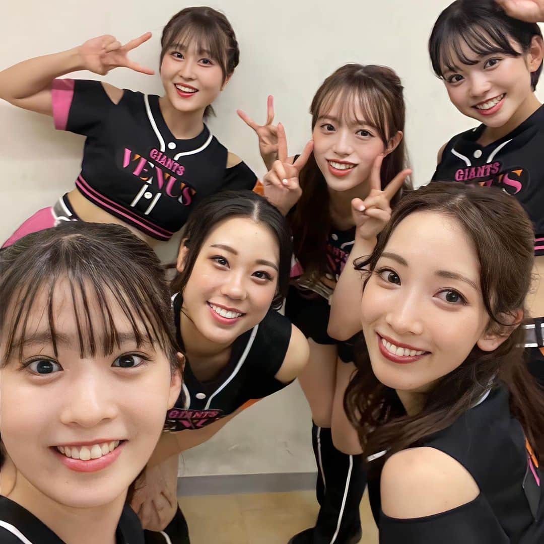 読売巨人軍公式マスコットガール「VENUS」さんのインスタグラム写真 - (読売巨人軍公式マスコットガール「VENUS」Instagram)「. 皆さんこんにちは！山口ちかです🧡  一昨日は「イースタン・リーグ2023 in TOKYO DOME」が行われました！✨  開業35周年を迎える東京ドームで皆さんと一緒に盛り上がることができ、とても嬉しかったです☺️ 初披露の曲や、イニング間のイベントなど皆さん楽しんでいただけましたか？👀  今シーズンも残りわずか‼︎ 本日も横浜DeNAベイスターズとの試合、とても熱い試合でしたね！ 次はホームに戻って中日戦です！ ジャイアンツが勝利できるよう熱く応援しましょう⚾️❤️‍🔥  【1枚目】 chika 月刊ジャイアンツ10月号の撮影で素敵なドレスを着させて頂きました💍  【2枚目】Team Orange🧡 イースタン・リーグ2023 in TOKYO DOME チームオレンジ11人で盛り上げました💃✨  【3枚目】karin♡erina♡yume♡kana♡chika♡miyuki 大好きなチームオレンジの同期で📷💞  【4枚目】chika♡ema♡miyuki チーム替えの期間に🤳💓 えまちゃんとのダンスリールも要チェックです✔︎  #山口ちか#高坂咲舞#山本夏鈴#上野華菜  #新井みゆき #鈴木絵里奈#村上結萌 #ウエディング #ウエディングドレス #wedding #weddingdress  #ジャイアンツ #giants #東京ドーム  #野球 #baseball #東京 #tokyo #ヴィーナス #チアダンス  #巨人 #venus #2023venus #チア #ダンス #奪回」9月26日 20時49分 - giants.venus
