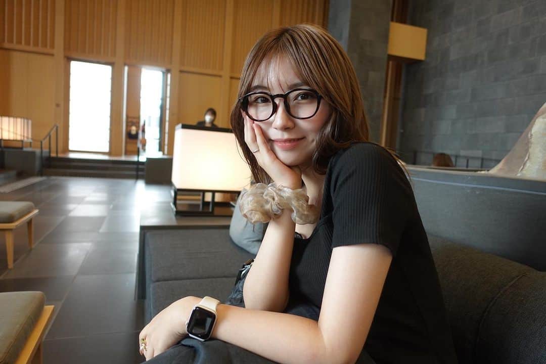 のインスタグラム：「👓」
