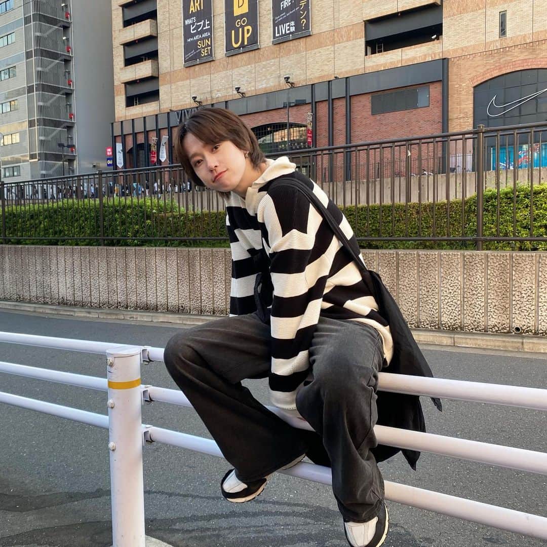 SHINさんのインスタグラム写真 - (SHINInstagram)「Autumn🍂🍁  YUKIから貰ったデニムパンツ穿きやすいしかっこいいから結構愛用してる😎 #shinchan_style #madkid」9月26日 20時56分 - shin_madkid