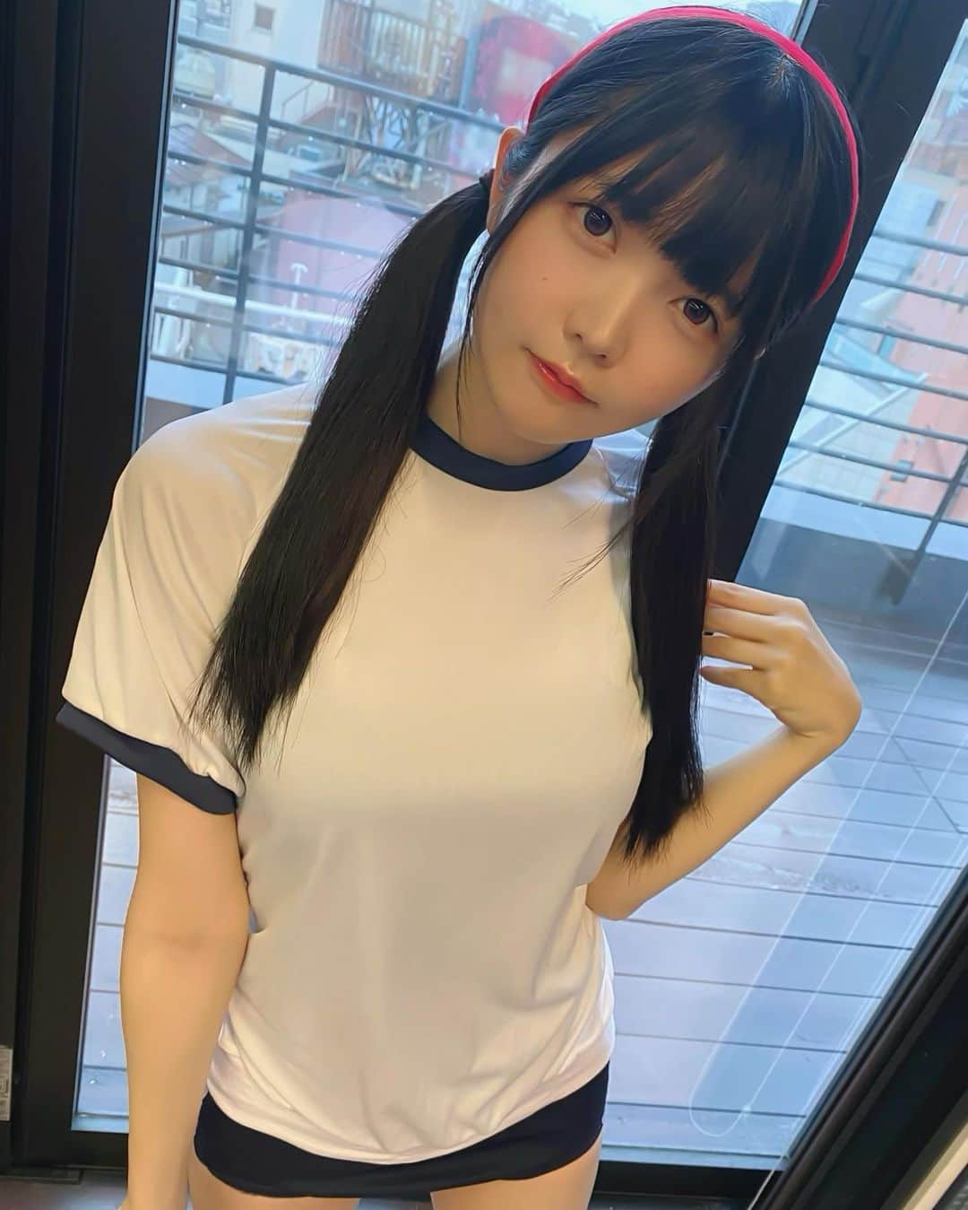 のインスタグラム：「運動の秋🍁  9/30のネットサイン会で体操服着るみたいなので前に着た時の𓈒𓂂𓏸    #体操服  #運動会 #黒髪  #黒髪ロング #攝影 #旅遊攝影 #拍攝 #寫真 #攝影日記 #人像攝影 #攝影師 #互惠 #拍照 #人像摄影 #攝影日常」