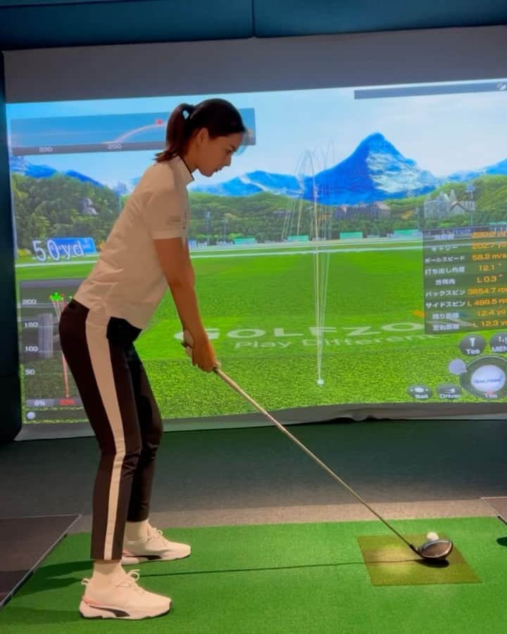 阿部桃子のインスタグラム：「Dw、8I🏌️‍♀️🩶  フェードからドローへ💪🏻  @pumagolf_japan  @tokyogolferslounge   #golf #golfswing #ゴルフ #ゴルフ女子 #ゴルフスイング #ゴルフスイング動画 #スイング動画 #ドライバーショット #アイアンショット #プーマゴルフ #pumagolf #GSファスト」