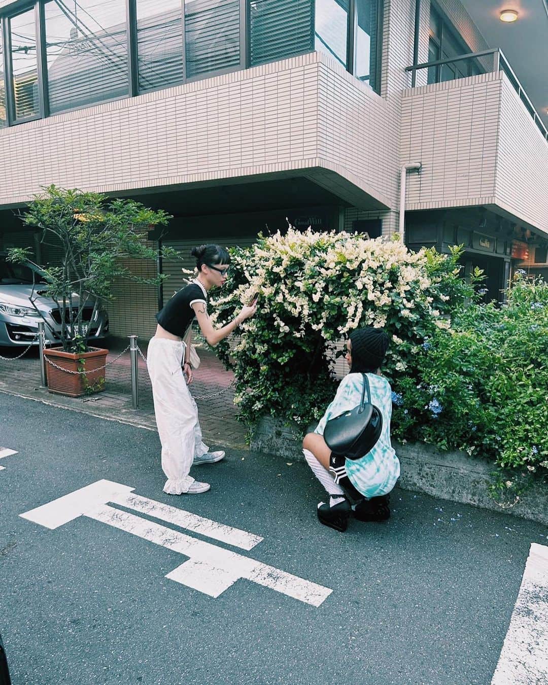 tsubame408さんのインスタグラム写真 - (tsubame408Instagram)「. @swallowsnest_clothes  可愛い可愛いお洋服が巣立っていくのが嬉しいです🌹 キャミワンピース絶対着てほしい❤️‍🔥 強い女の子をイメージした 御守りみたいなメッセージ入り。 ほんとにいつも有難うっておもう。 お洋服っていろんな所に連れてってくれるから好き🌼 .  #swallowsnest_clothe #tsubame_私服 #70s #punkgilr #燕の巣 #tokyostyle #drmartens #streetsnap #littlegirl  #gal  #tattoogilr #タトゥーガール#supergirl」9月26日 20時59分 - tsubame408