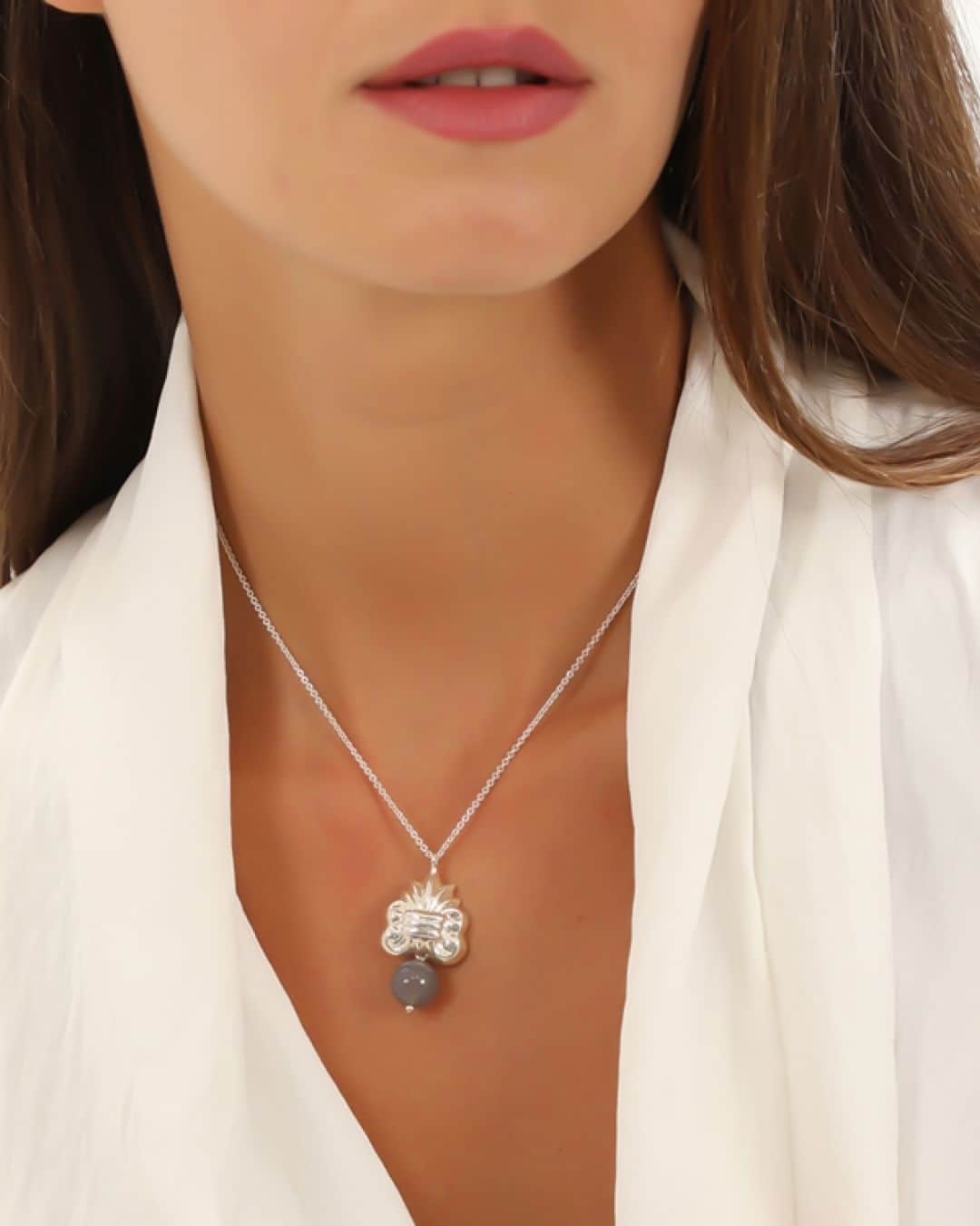 のインスタグラム：「Inspired by the traditional decorative antefixes, the detailed palmette adorns the most elegant Archaics necklace. Discover the beautiful collection online.  #follifollie #myfollifollie #necklace #2k23 #fashion #style #Archaics #jewelleryofinstagram #jewelleryoftheday #jewellery #jewelry #instajewelry #fashionjewelry」