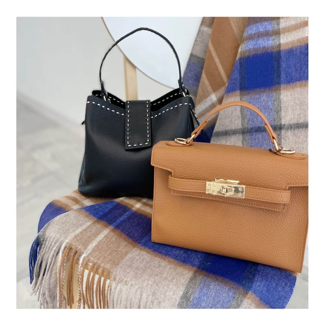 のインスタグラム：「｜AUTUMN GOODS｜  秋コーデに取り入れやすい靴やBAGなどの小物。 ⁡機能的で使いやい、旬なアイテムをご紹介します。  ◆ITEM.01 『ベルトデザインミニバッグ』 No,101-07411｜¥11,990(taxin)  ヴィンテージバッグなどの流れから大注目の クラシックムードでトレンド感のある ベルトデザインバッグ。 スタイリングに合わせやすいブラックと 上品なキャメルカラーをご用意しました。  ◆ITEM.02 『バイカラーステッチバッグ』 No,101-07410｜¥12,980(taxin)  配色ステッチがポイントになった コンパクトで上品な大きさのバッグ。 コーディネートのポイントになり、 お出かけシーンにもぴったりの クラシカルな印象のバッグです。  ▼プロフィール@reflect_kobe_officialより、 公式サイトページにリンク頂けます。  #reflect #リフレクト」