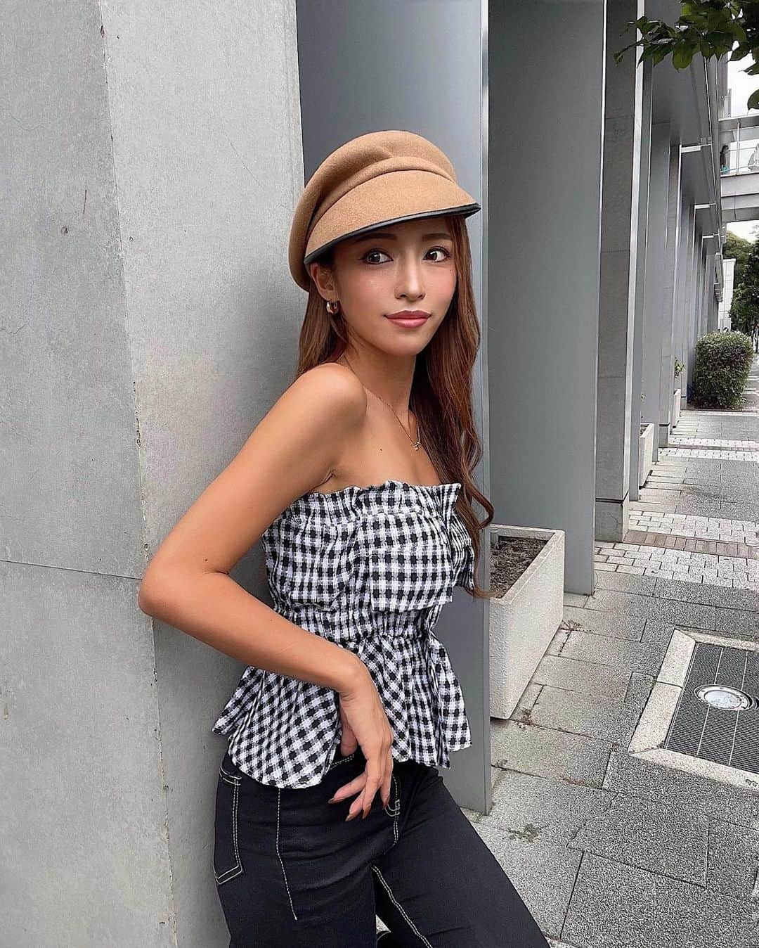 MIWAのインスタグラム：「gingham check 🎲🩷 ㅤㅤㅤㅤㅤㅤㅤㅤㅤㅤㅤㅤㅤ ㅤㅤㅤㅤㅤㅤㅤㅤㅤㅤㅤㅤㅤ 涼しい気温になって 秋服楽しめる時期が来た♪🫢 数年前からよくチェックしてる セレクトショップのtops🎲💫 ちなみにキャスケットも同じ✌🏽 ㅤㅤㅤㅤㅤㅤㅤㅤㅤㅤㅤㅤㅤ #ootd#秋服#ギンガムチェック #ペアトップ#キャスケット」