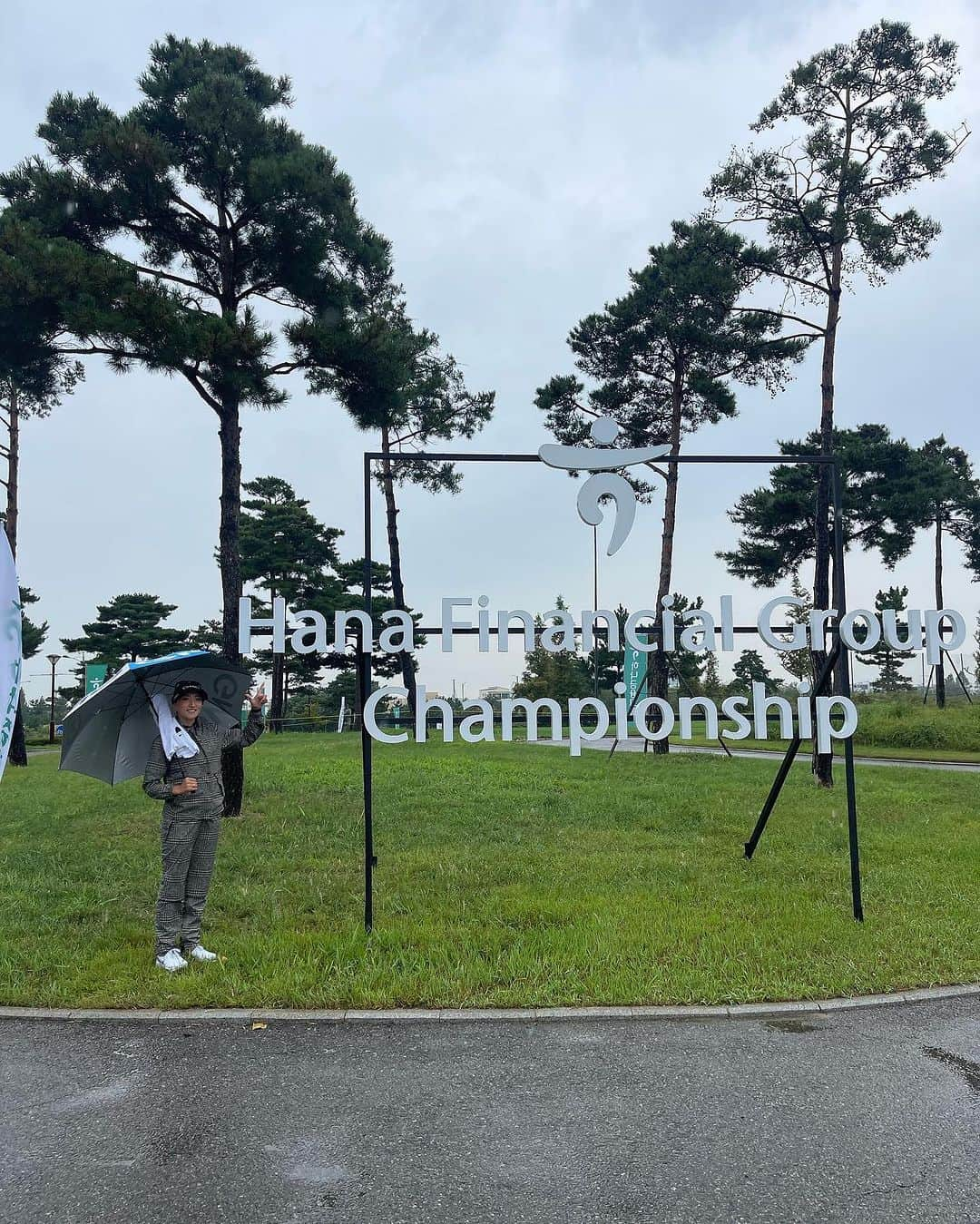 脇元華さんのインスタグラム写真 - (脇元華Instagram)「Hana Financial Group Championship！  初めての韓国ツアー🇰🇷 推薦で出場させていただきました！！  結果は予選落ちでしたが本当に沢山のことを収穫する事が出来てこれからの私のゴルフ人生に活かして行きたいと思います。  貴重な経験をさせていただきありがとうございました😊  また機会があれば是非リベンジさせてほしいと思います。  ゴルフ場とホテルしか往復してないので写真がありません。笑  応援ありがとうございました🫶  #GMOインターネットグループ #HORIBA #UMK #IDEX #Taylormade #masterbunnyedition #sev #eyevol #newera #briefing #golf」9月26日 21時06分 - hana.wakimoto