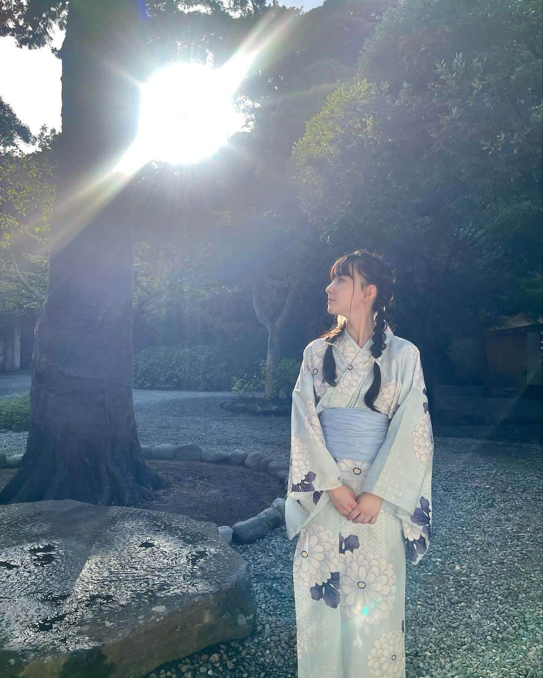 河村ここあさんのインスタグラム写真 - (河村ここあInstagram)「🤍浴衣おわり🤍  夏に撮った写真がありすぎて 完全に季節外れで申し訳ないです🥺  鎌倉ということで 大仏も無事に拝んできました🙏🏻 めちゃくちゃ大きくて 存在感がすごかったです！！  まだ私は奈良の大仏を見たことがないので そちらも見に行ってみたいです☺️  過ごしやすくなってきたので 秋におすすめな場所があれば 教えて欲しいです🐿🍂  𓂃◌𓈒𓐍‪‪𓂃 𓈒𓏸◌‬𓈒 𓂂𓏸𓂃◌𓈒𓐍‪ 𓈒𓏸‪‪𓂃 𓈒𓏸◌‬  #鎌倉 #鎌倉大仏  #鎌倉大仏殿高徳院  #浴衣 #浴衣ヘアアレンジ  #河村ここあ」9月26日 21時07分 - kawamura_kokoa