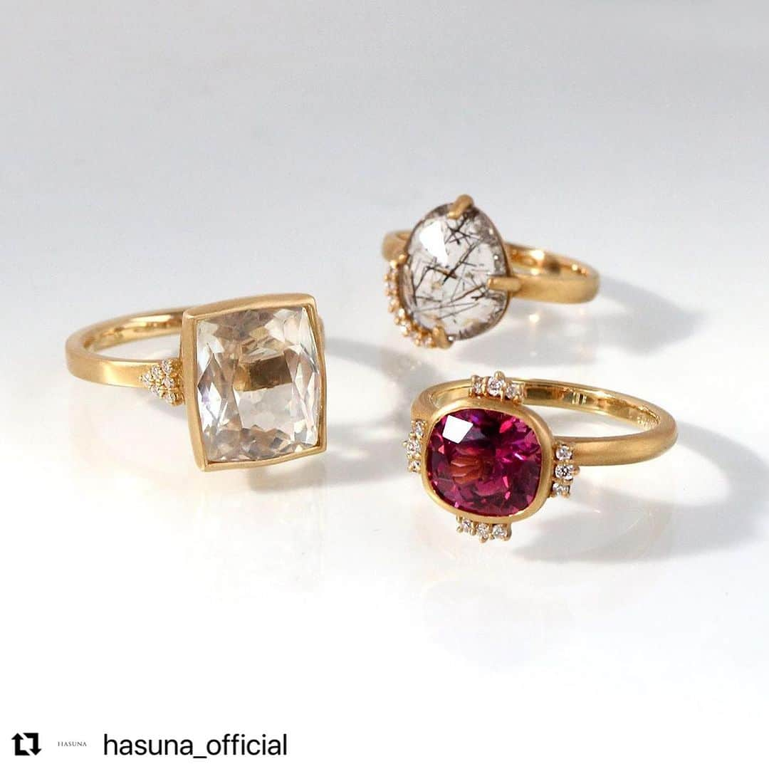 白木夏子さんのインスタグラム写真 - (白木夏子Instagram)「💍 💍 💍✨  #Repost @hasuna_official with @use.repost ・・・ . 華やかなシーンでは 大粒のリングを身につけて。  . HASUNA Online store  www.hasuna.com . お問い合わせ HASUNA 表参道本店 TEL：03-3409-1847 （受付時間：11:00-19:00 火・水曜定休）  . #ethicaljewelry  #美しいものでできている #PERPETUALJEWELRY #HASUNA #ハスナ #エシカル #ジュエリー #アクセサリー #表参道 #OMOTESANDO #japanesejewelry #japanjewelry #goldjewelry #サスティナブル #サステイナブル #サステナブル #sustainable #sdg#リング#指輪#スポジュメン#ブラックルチルクォーツ#ロードライトガーネット」9月26日 21時07分 - natsukoshiraki